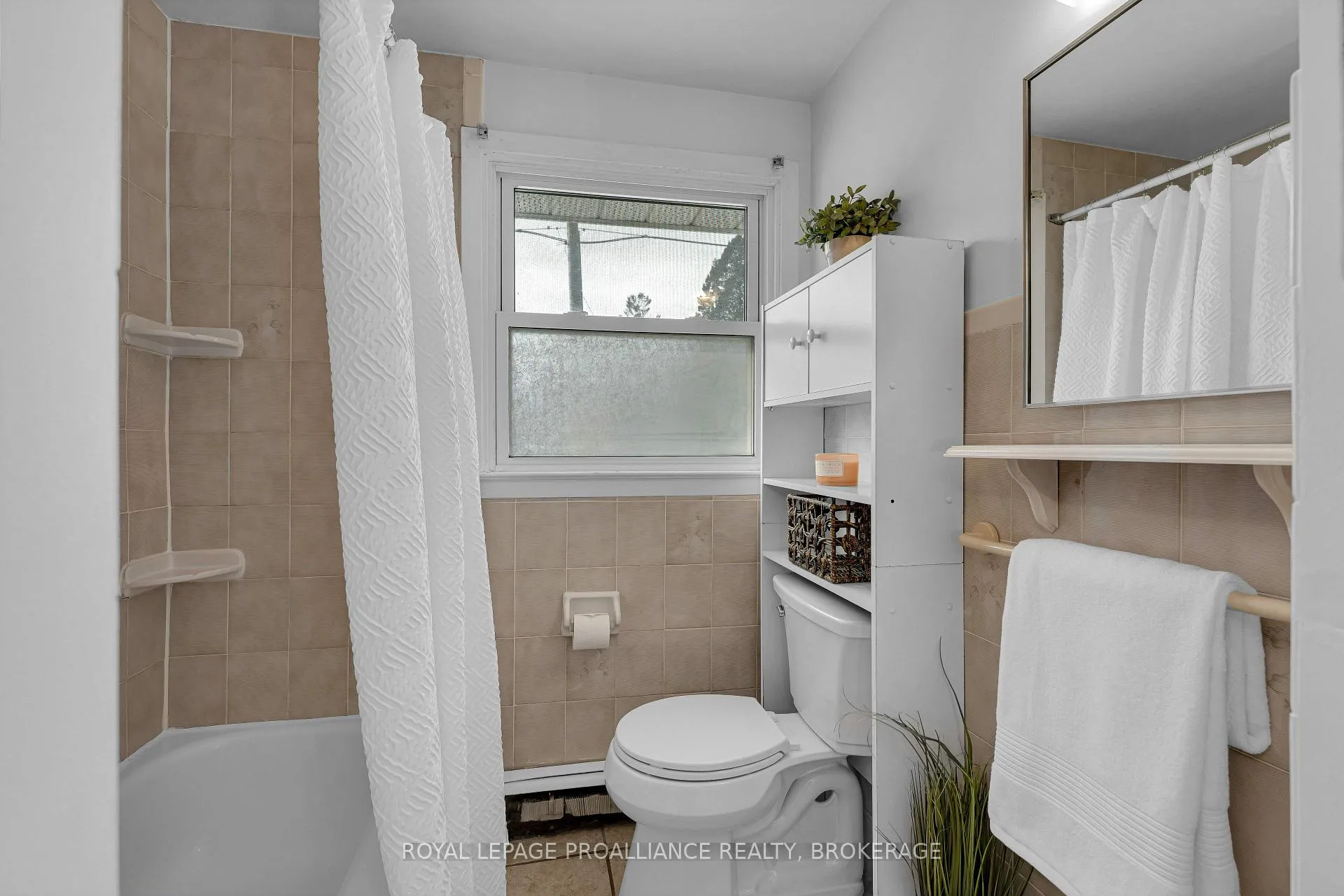 Photo 25 of 10 Crerar Boulevard, Kingston, City Southwest — HOMEH