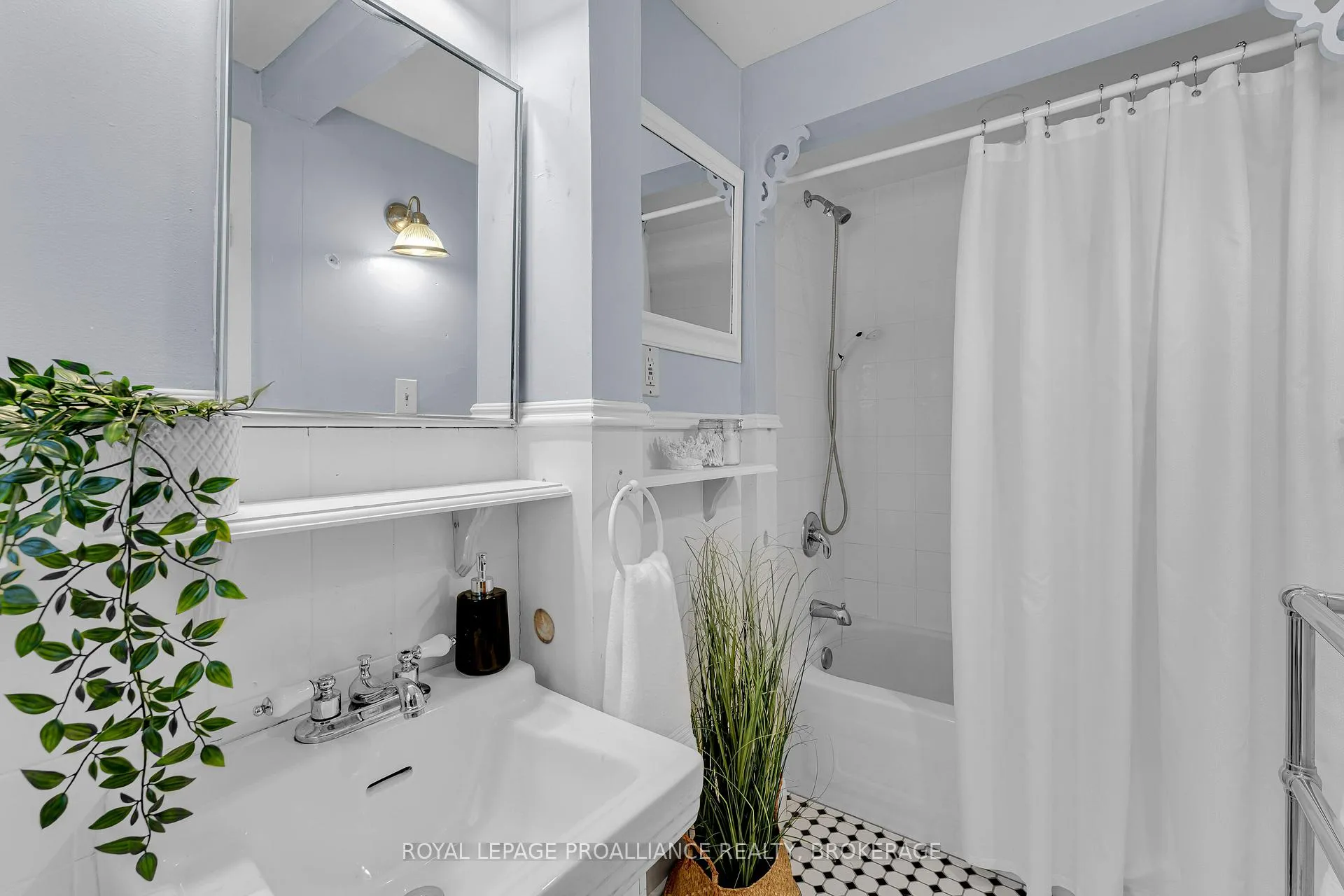 Photo 32 of 10 Crerar Boulevard, Kingston, City Southwest — HOMEH
