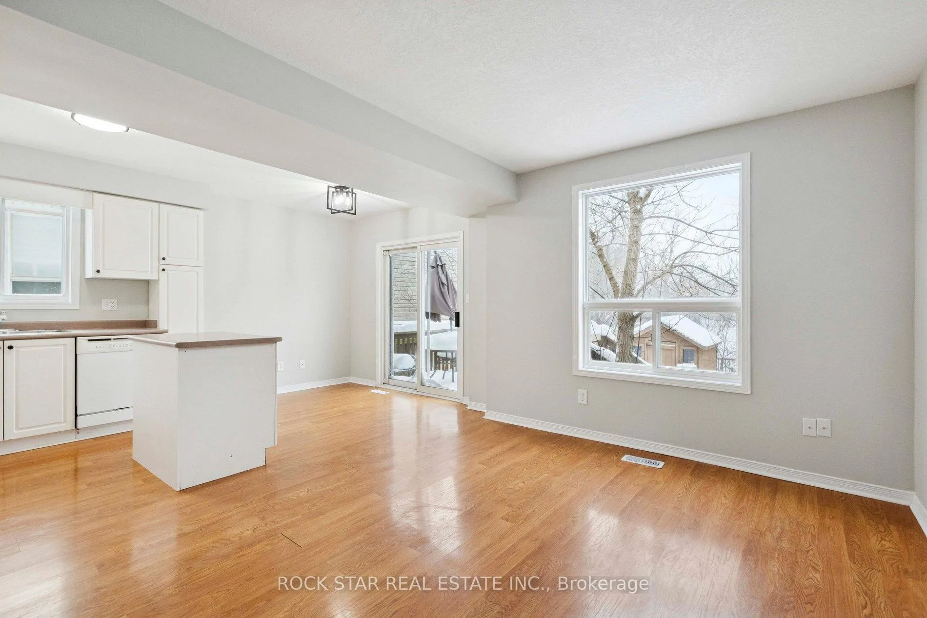 Photo 2 of 64 Dawn Ridge Drive, Kitchener — HOMEH