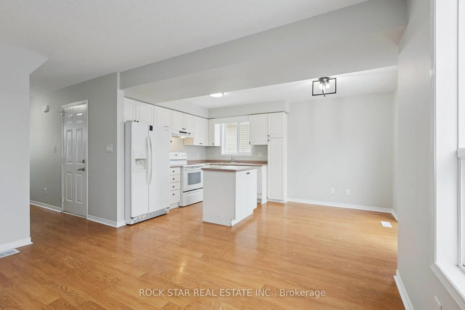 Photo 4 of 64 Dawn Ridge Drive, Kitchener — HOMEH