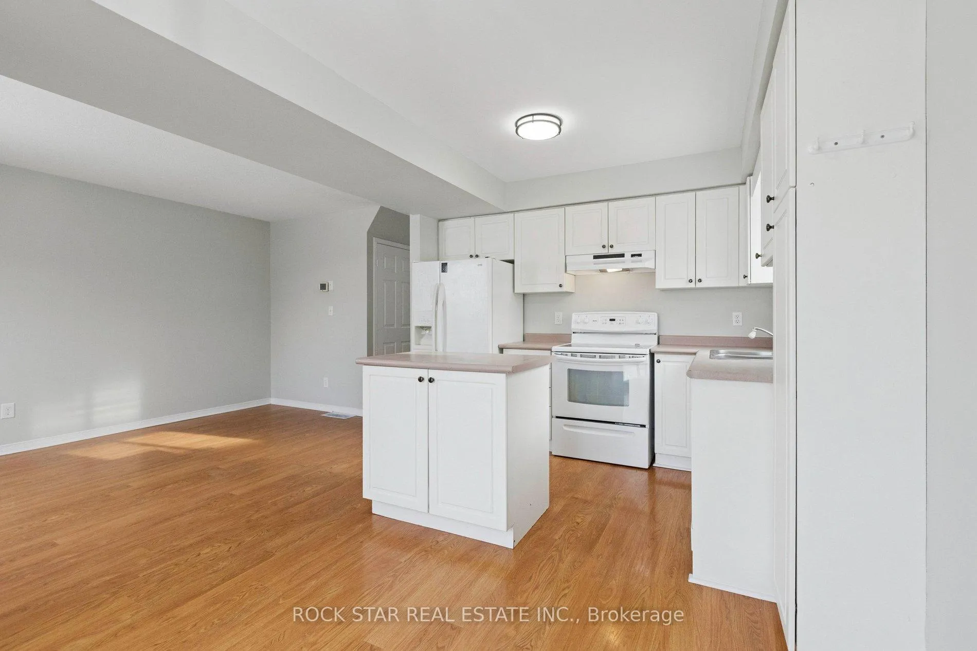 Photo 5 of 64 Dawn Ridge Drive, Kitchener — HOMEH