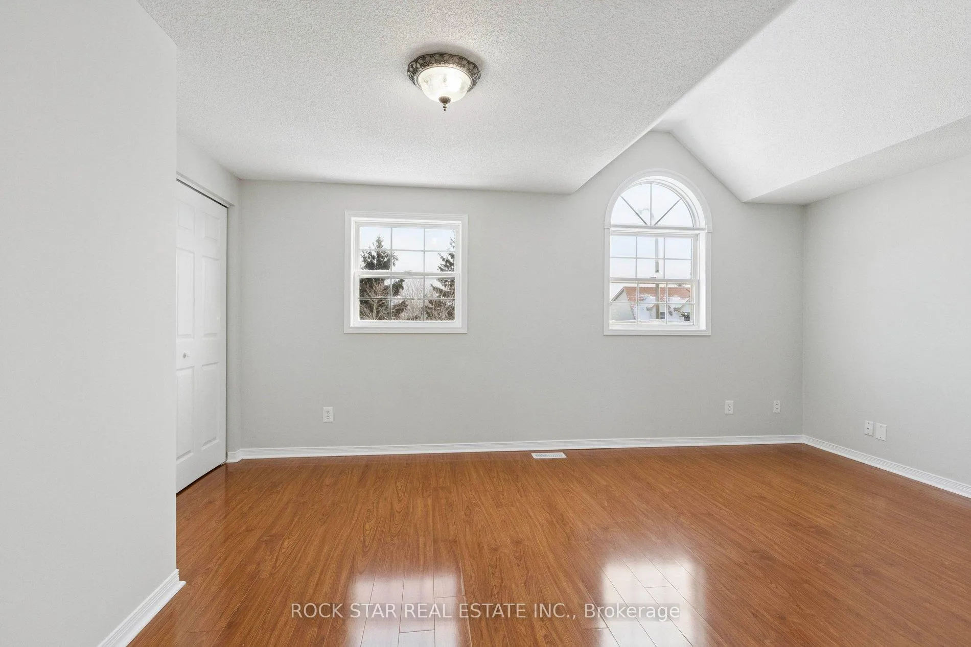 Photo 6 of 64 Dawn Ridge Drive, Kitchener — HOMEH