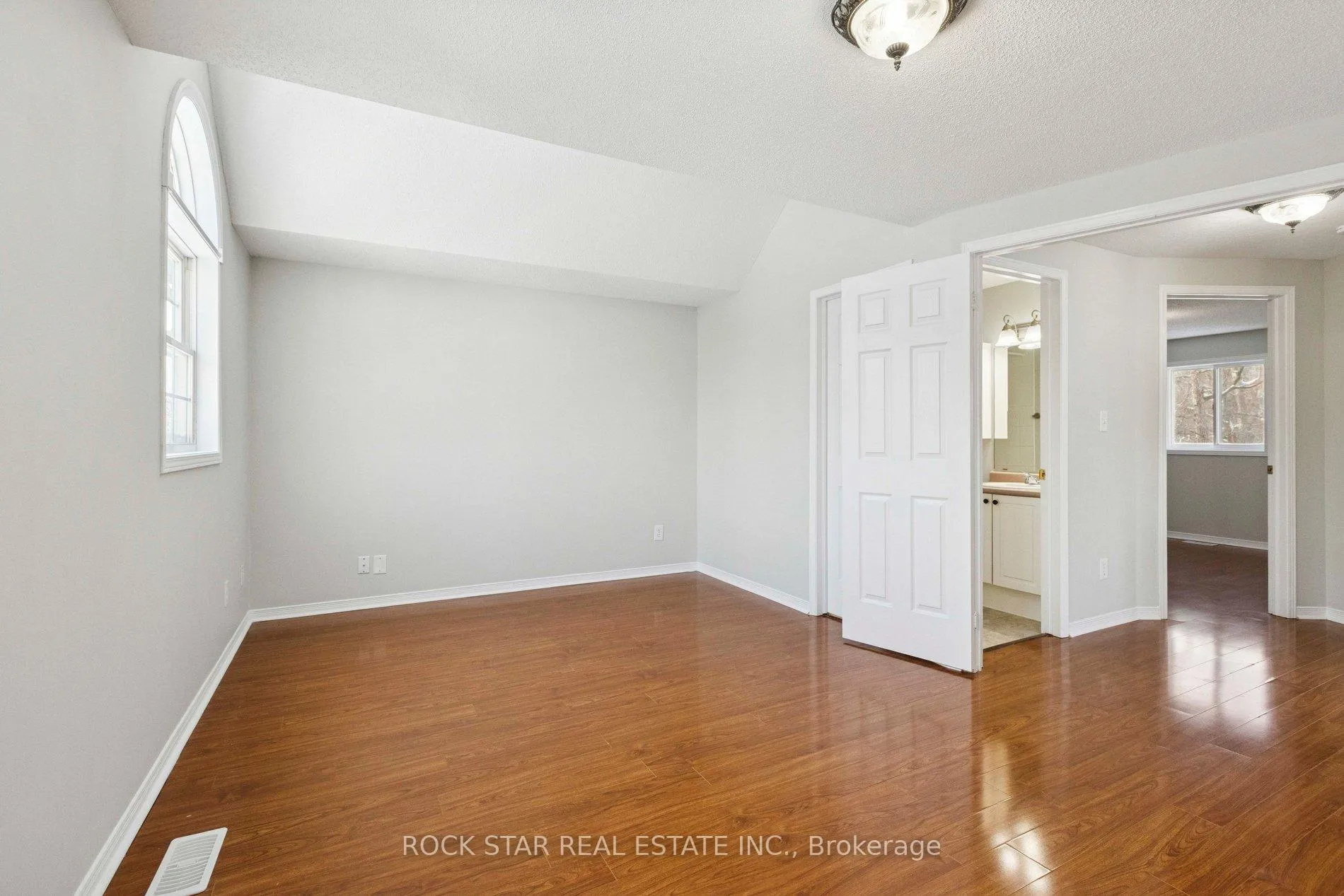 Photo 7 of 64 Dawn Ridge Drive, Kitchener — HOMEH