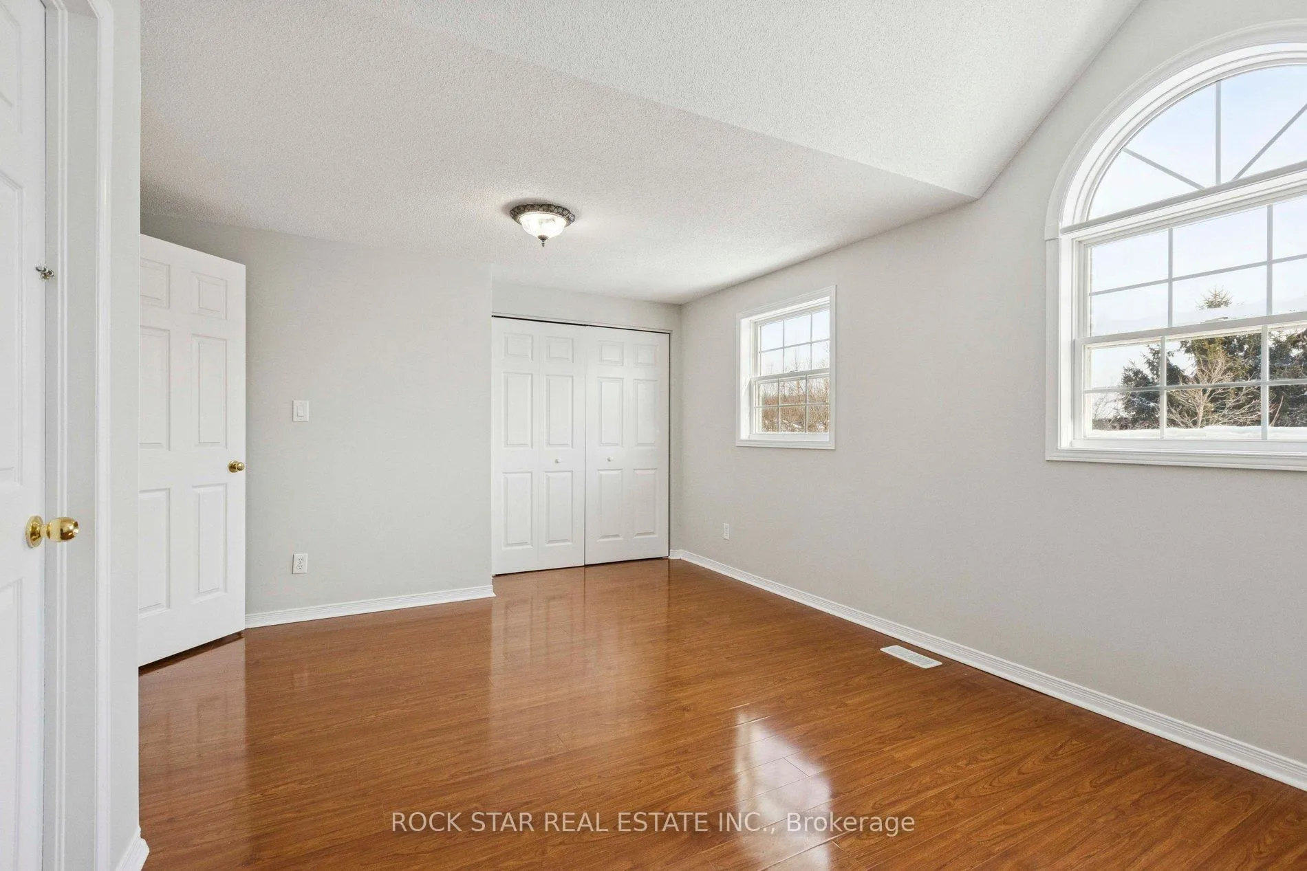 Photo 9 of 64 Dawn Ridge Drive, Kitchener — HOMEH