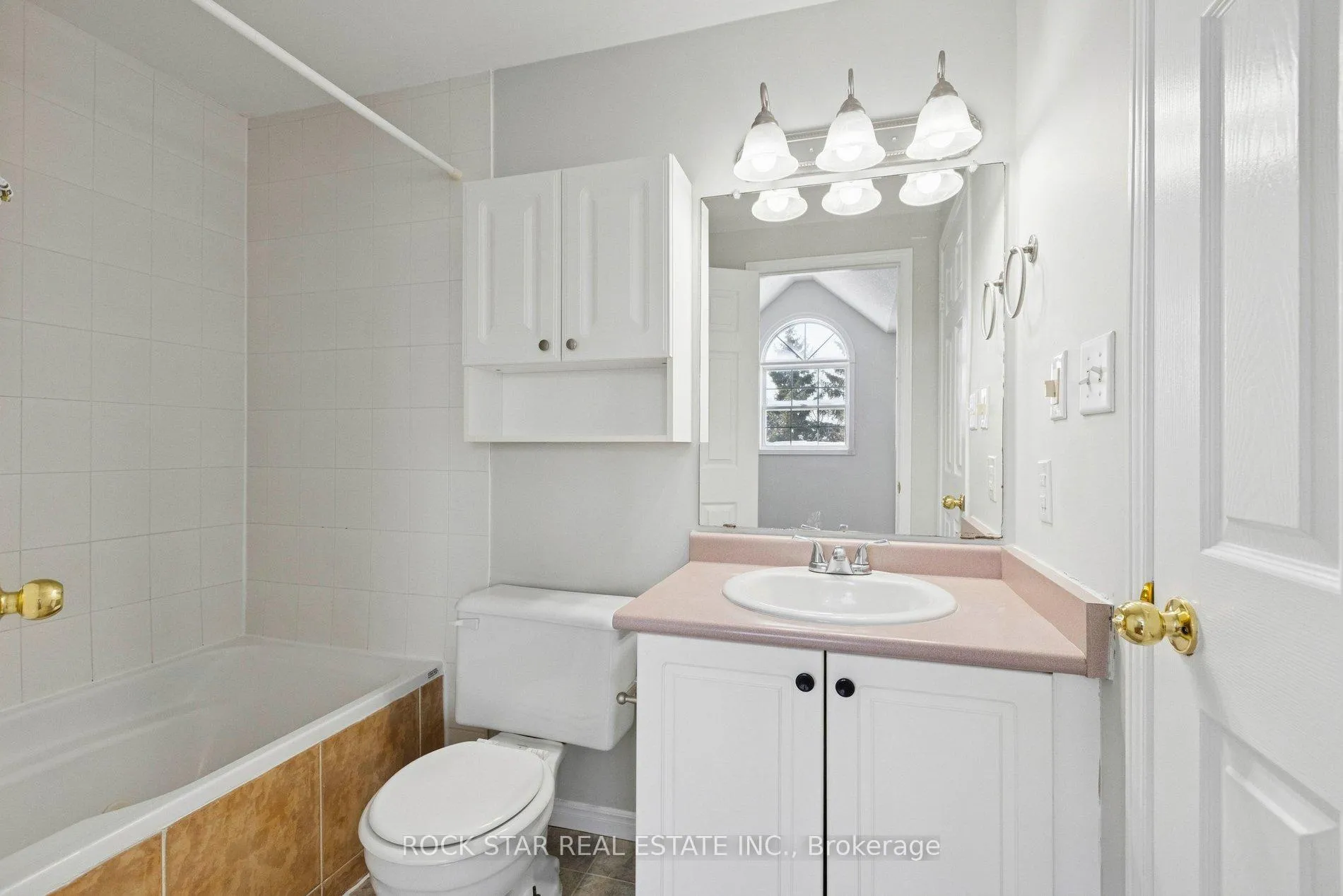 Photo 10 of 64 Dawn Ridge Drive, Kitchener — HOMEH