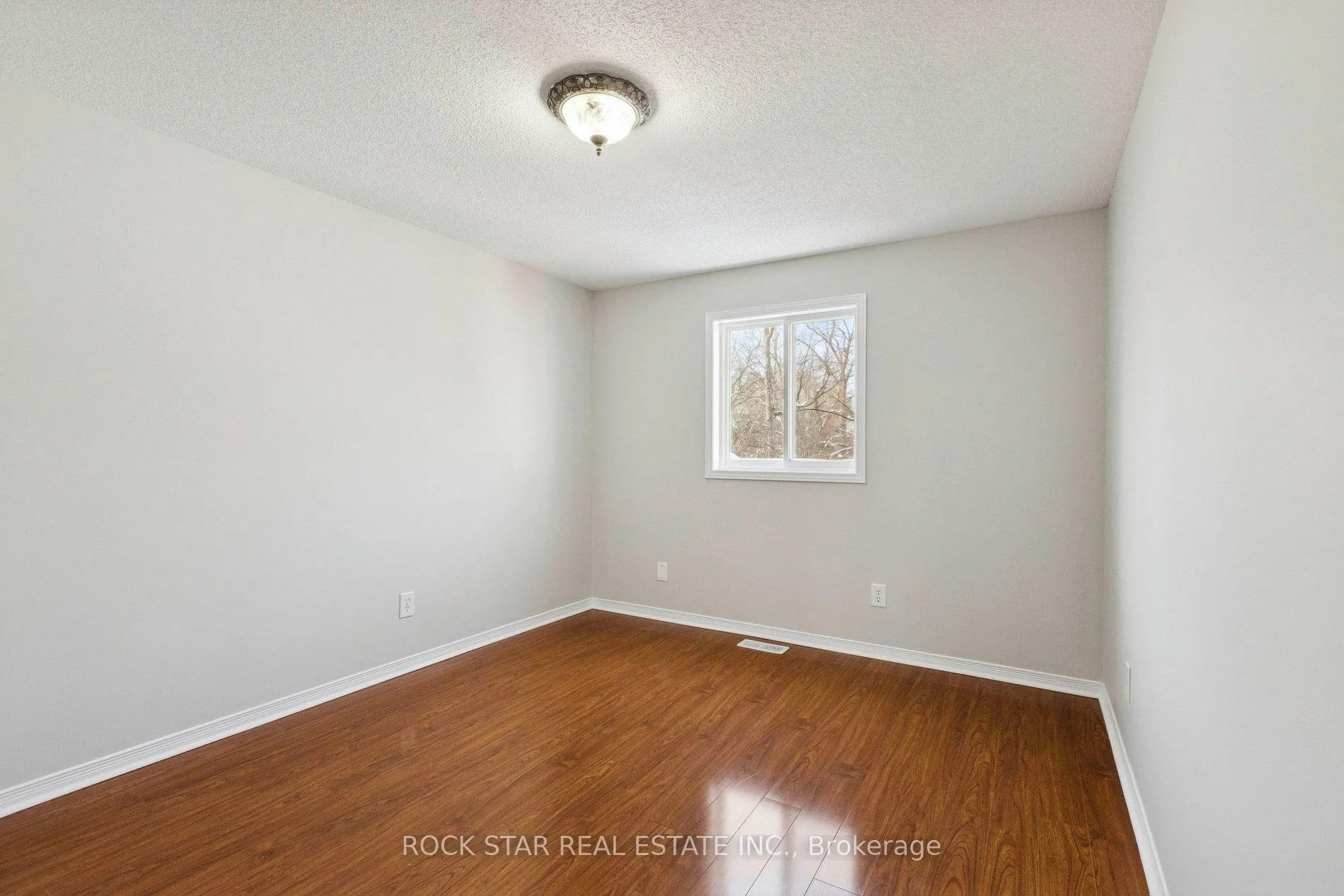 Photo 11 of 64 Dawn Ridge Drive, Kitchener — HOMEH