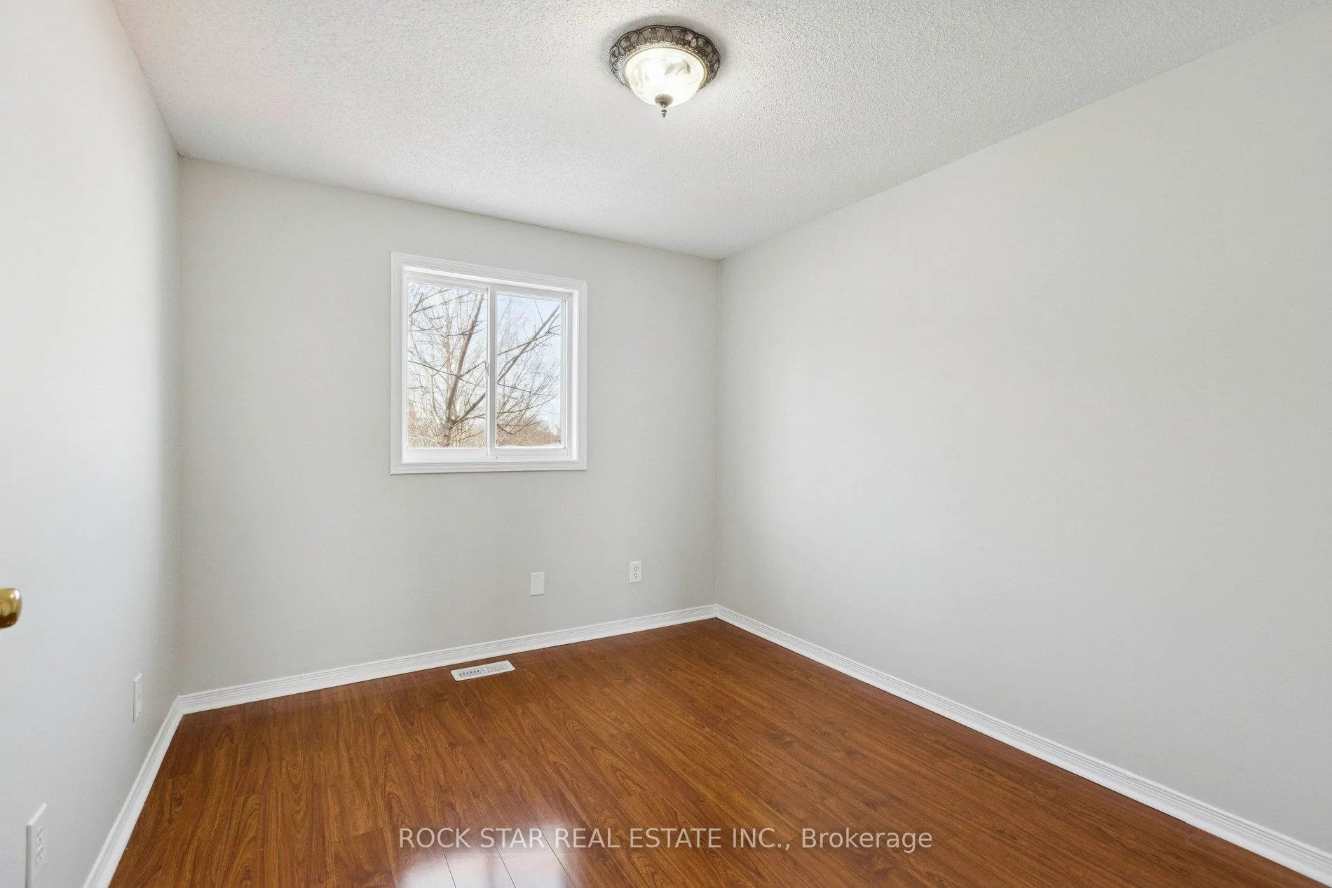 Photo 13 of 64 Dawn Ridge Drive, Kitchener — HOMEH