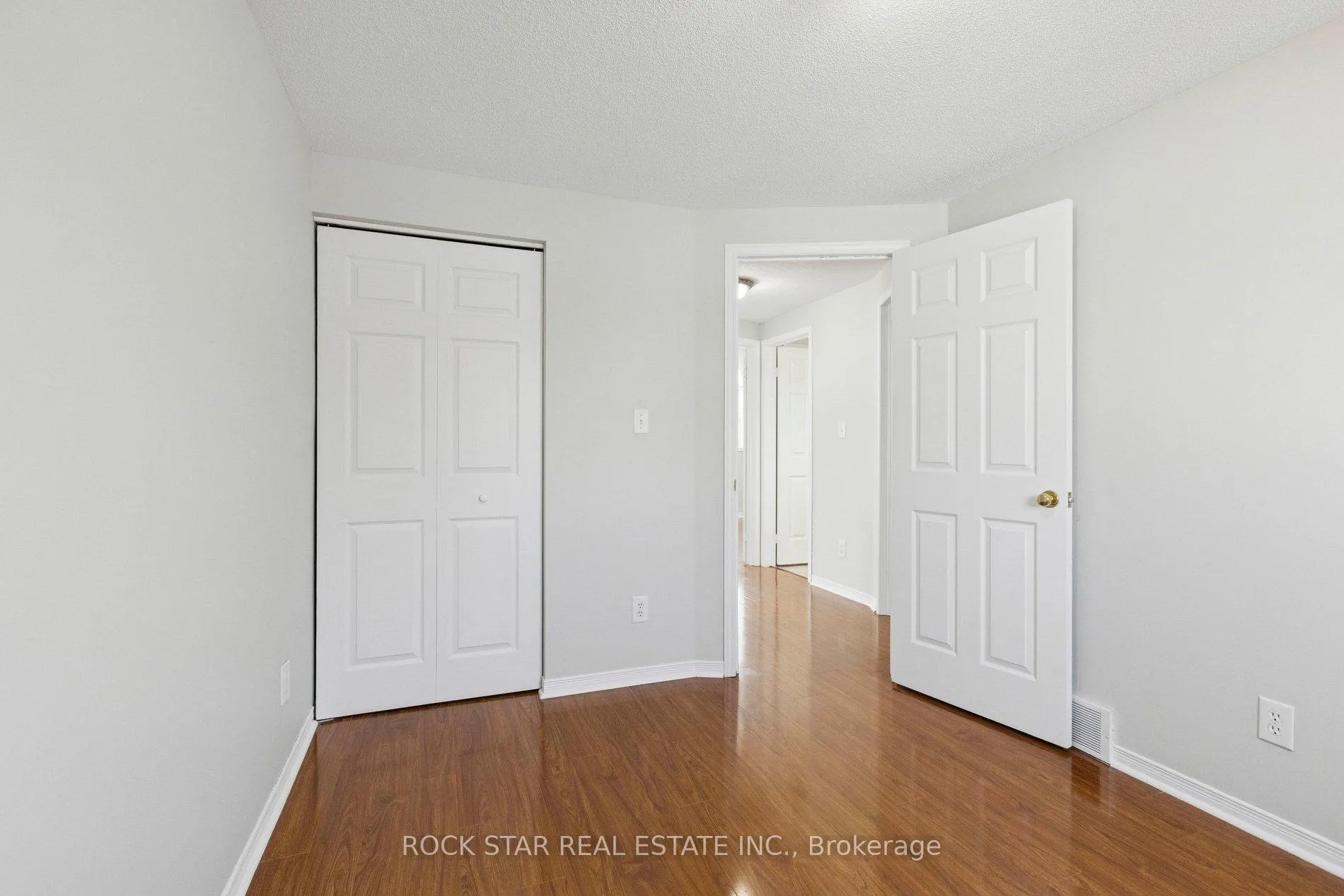 Photo 14 of 64 Dawn Ridge Drive, Kitchener — HOMEH