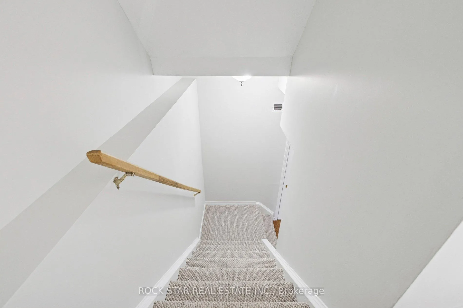 Photo 16 of 64 Dawn Ridge Drive, Kitchener — HOMEH