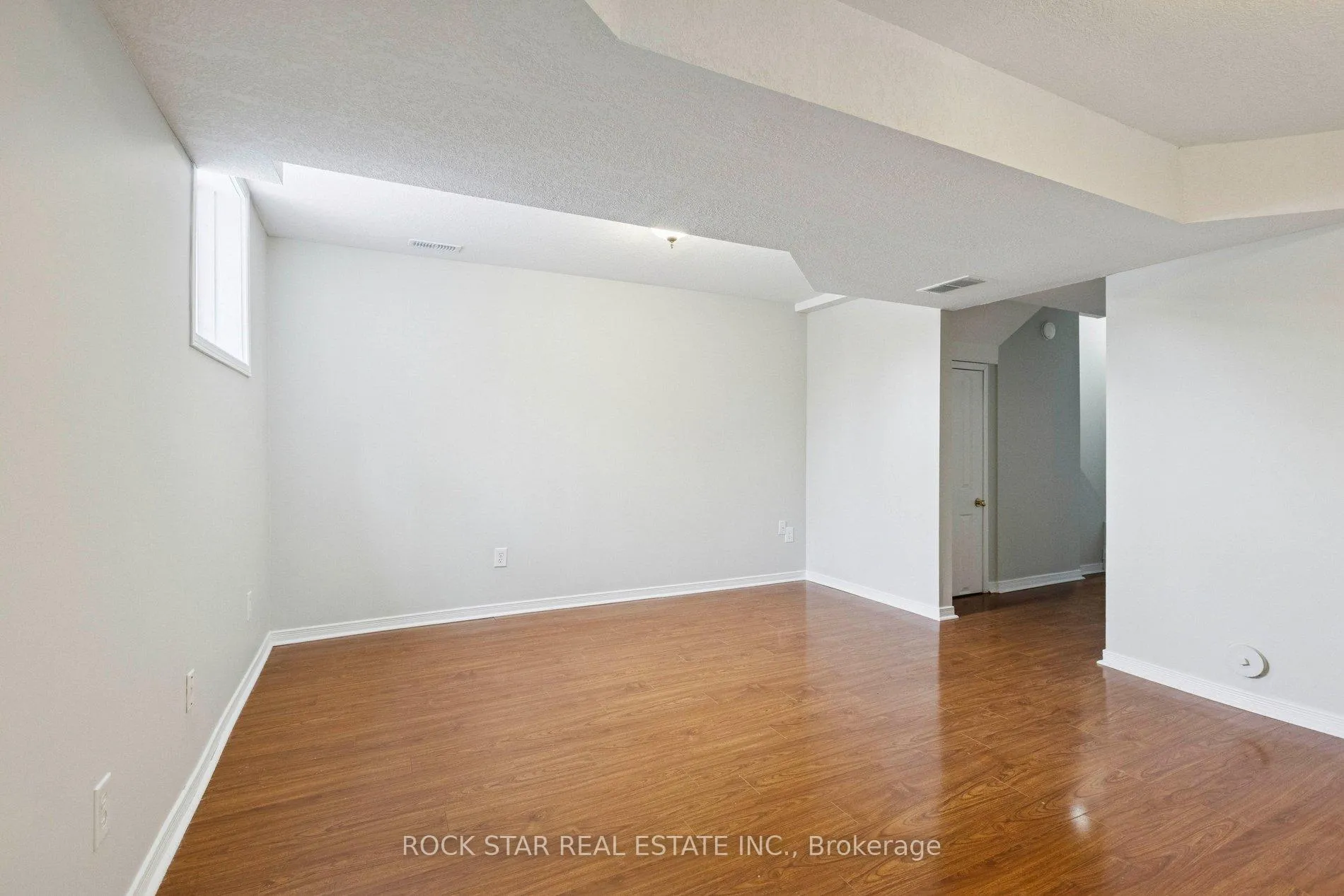 Photo 20 of 64 Dawn Ridge Drive, Kitchener — HOMEH