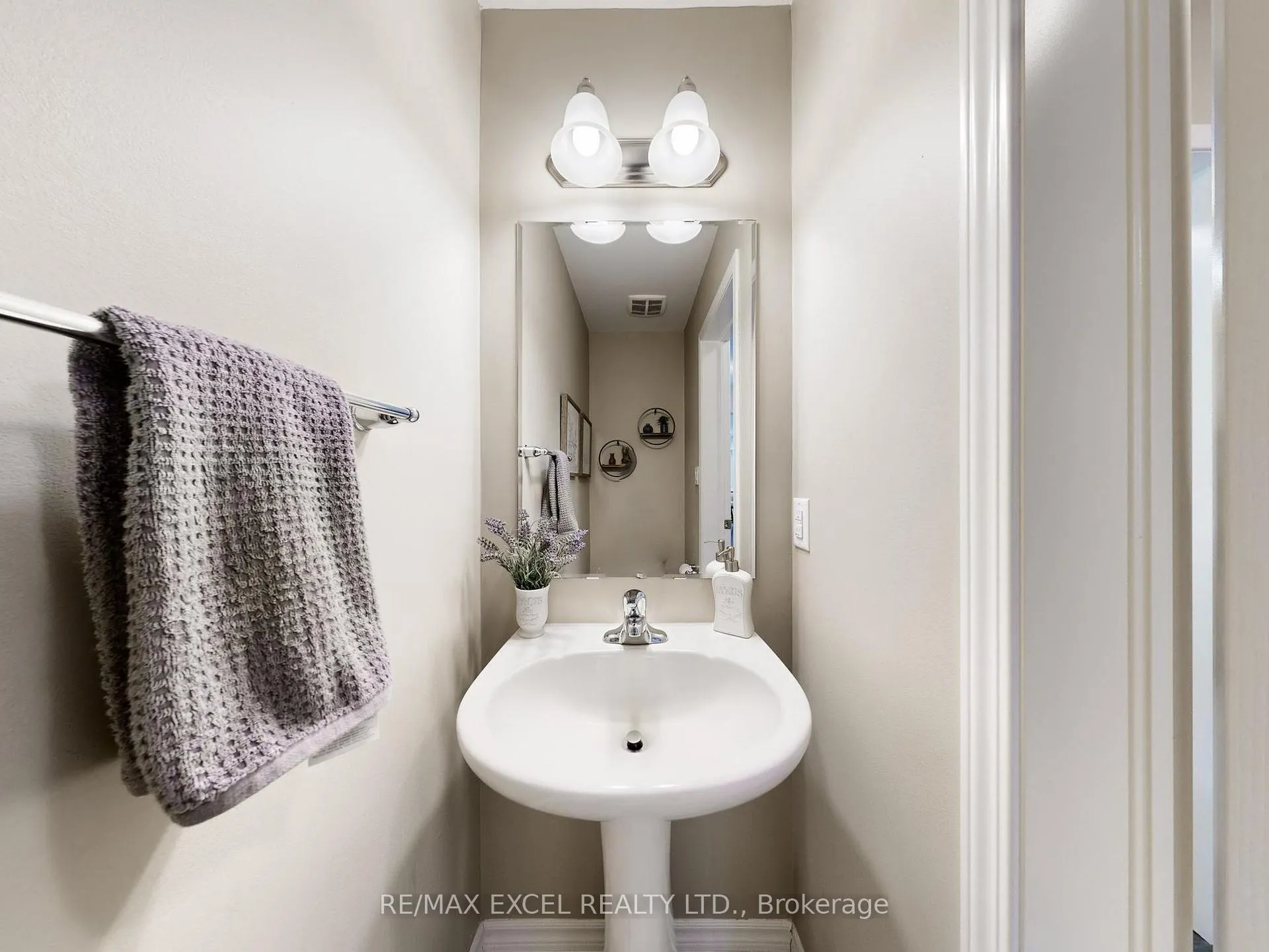 Photo 14 of 89 Hutt Crescent, Aurora, Rural Aurora — HOMEH