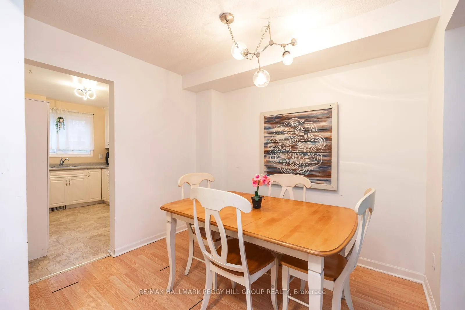 Photo 3 of 29 Chaucer Crescent, Barrie, Letitia Heights — HOMEH