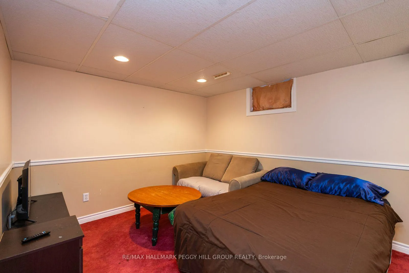 Photo 9 of 29 Chaucer Crescent, Barrie, Letitia Heights — HOMEH