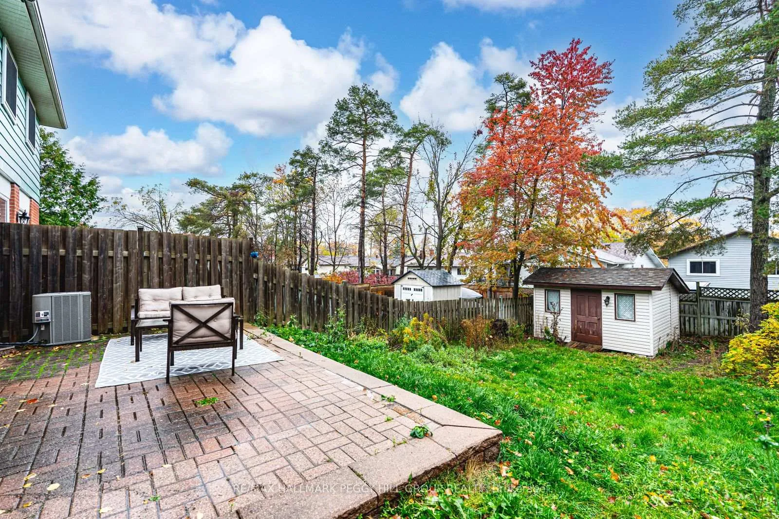Photo 10 of 29 Chaucer Crescent, Barrie, Letitia Heights — HOMEH