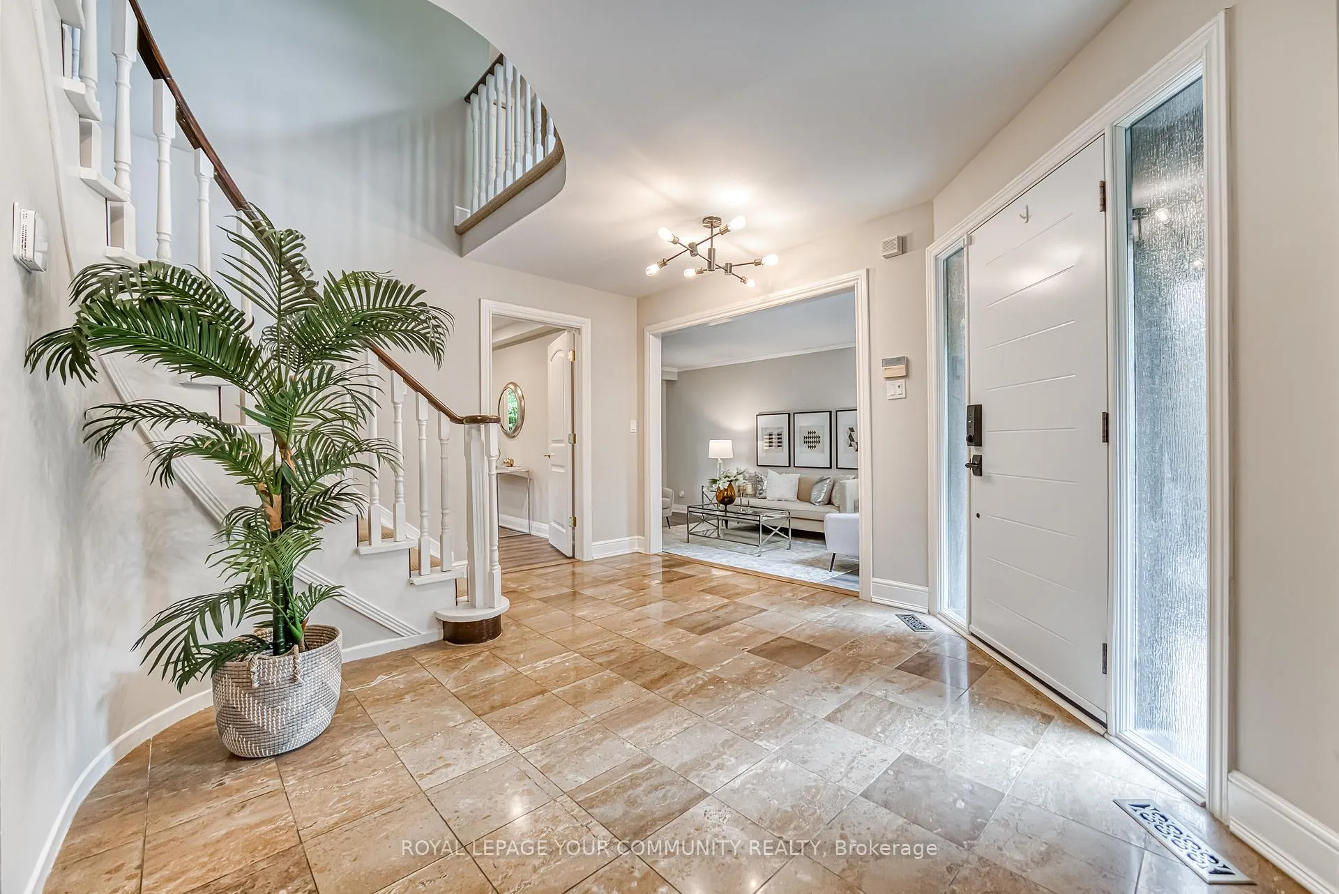 Photo 4 of 14 Julia Street, Markham, Thornhill — HOMEH