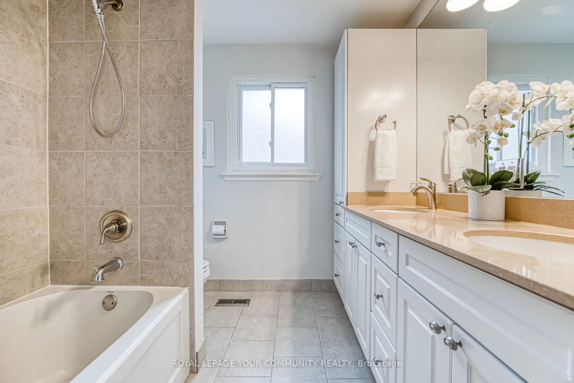 Photo 23 of 14 Julia Street, Markham, Thornhill — HOMEH