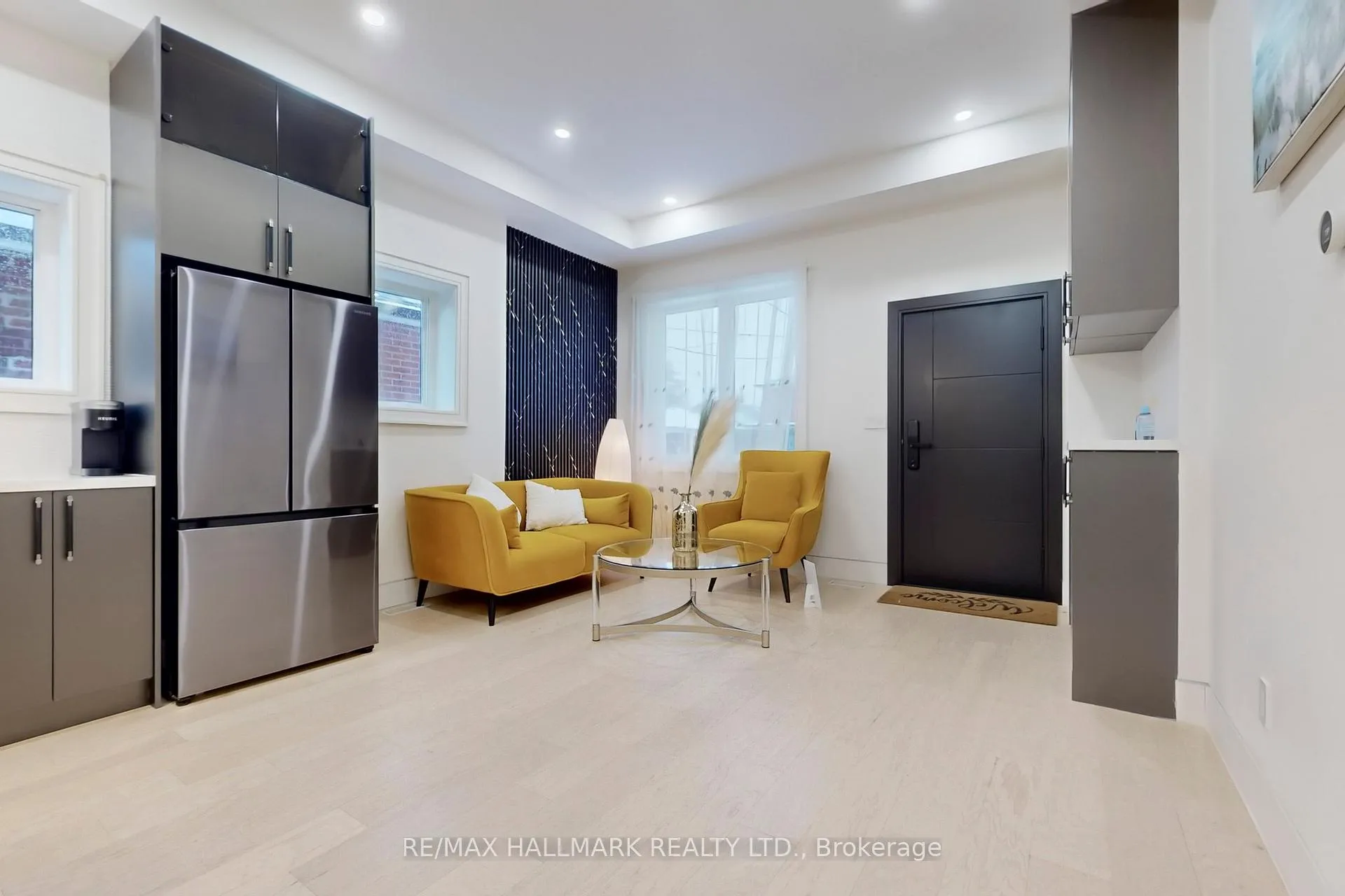 Photo 2 of 16 Mulberry Crescent, Toronto, Oakwood Village — HOMEH