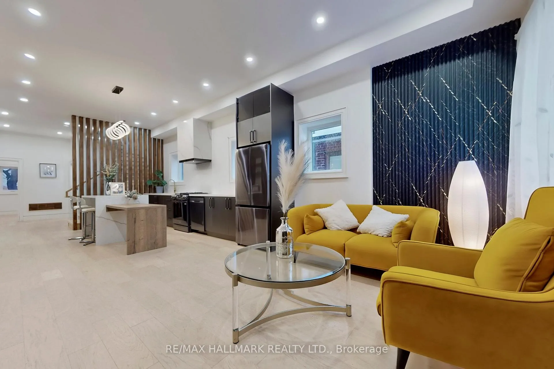 Photo 4 of 16 Mulberry Crescent, Toronto, Oakwood Village — HOMEH