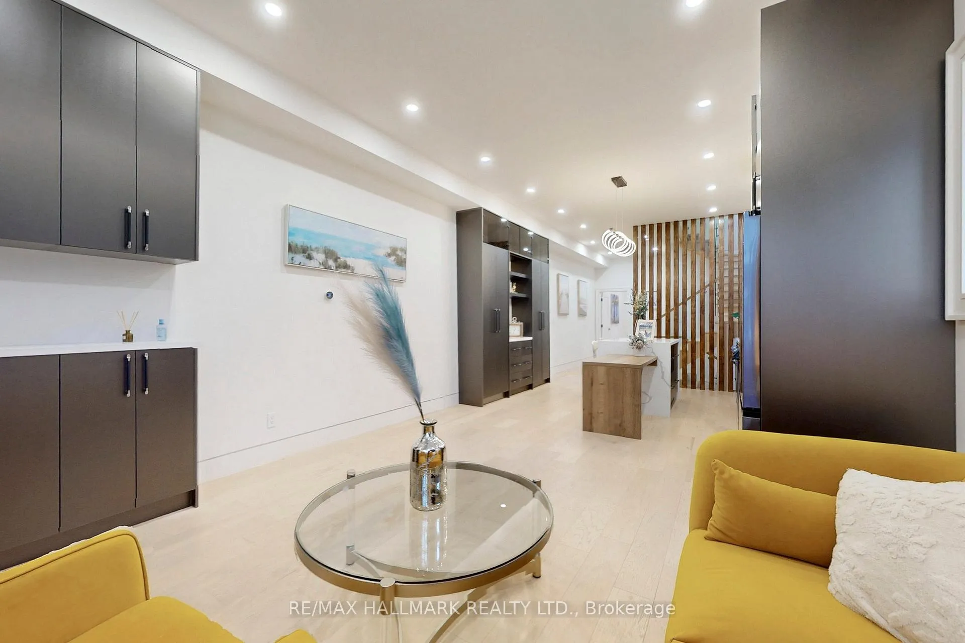 Photo 5 of 16 Mulberry Crescent, Toronto, Oakwood Village — HOMEH