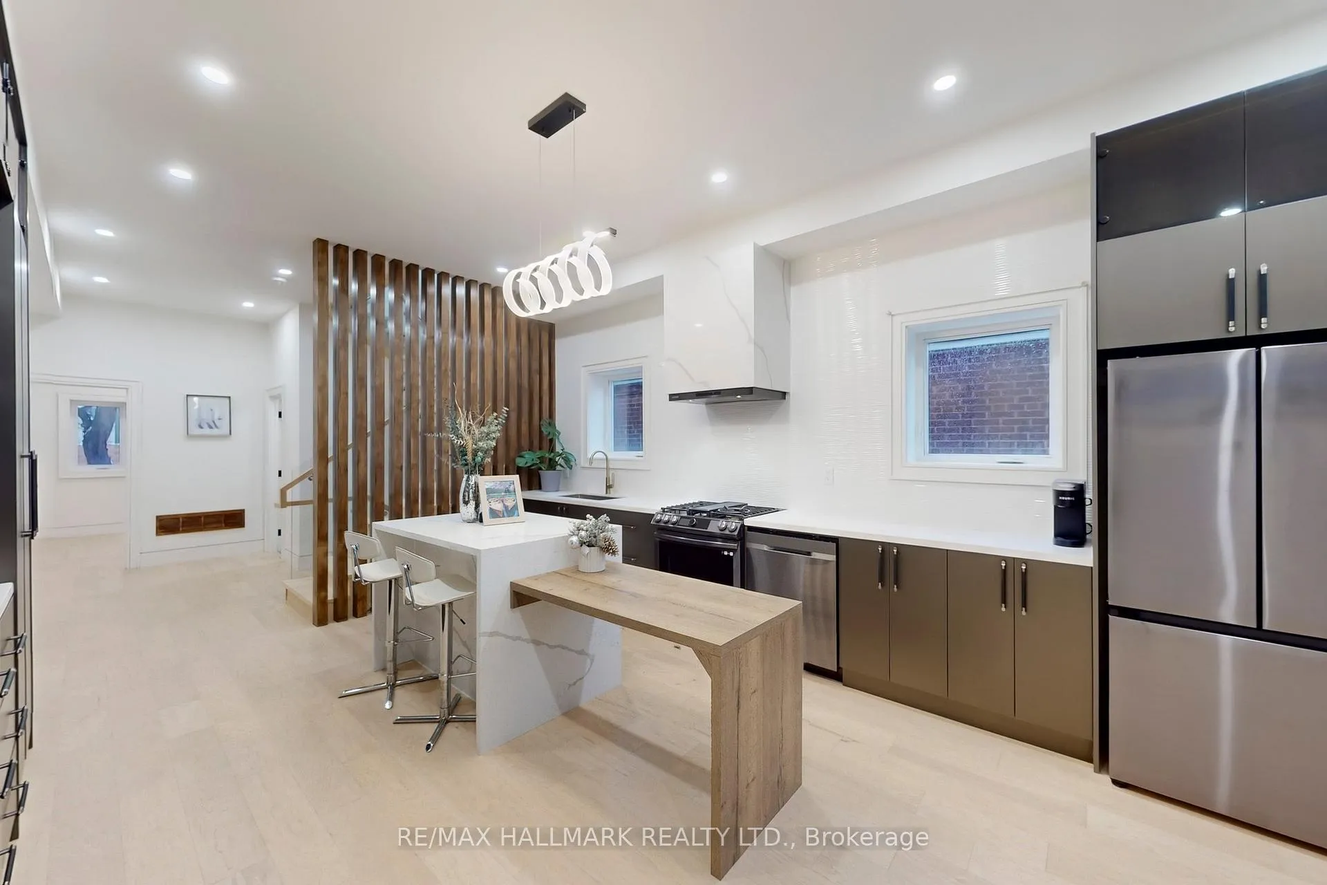 Photo 6 of 16 Mulberry Crescent, Toronto, Oakwood Village — HOMEH