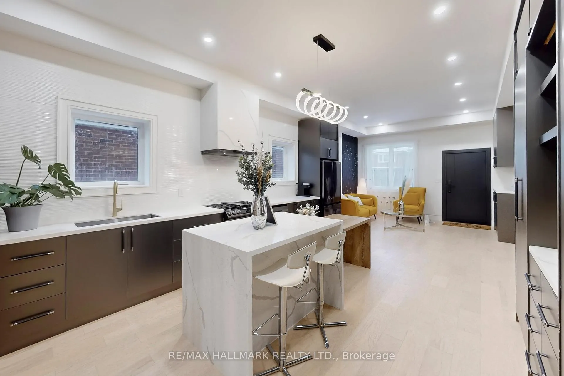 Photo 7 of 16 Mulberry Crescent, Toronto, Oakwood Village — HOMEH