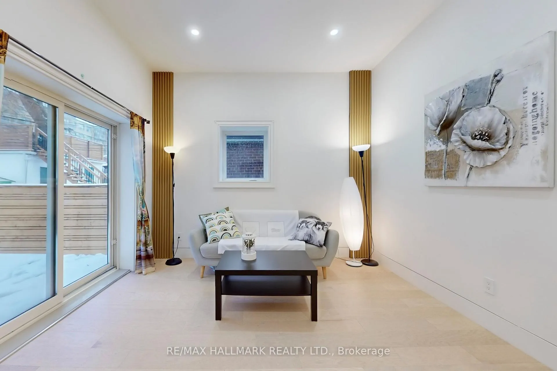 Photo 9 of 16 Mulberry Crescent, Toronto, Oakwood Village — HOMEH
