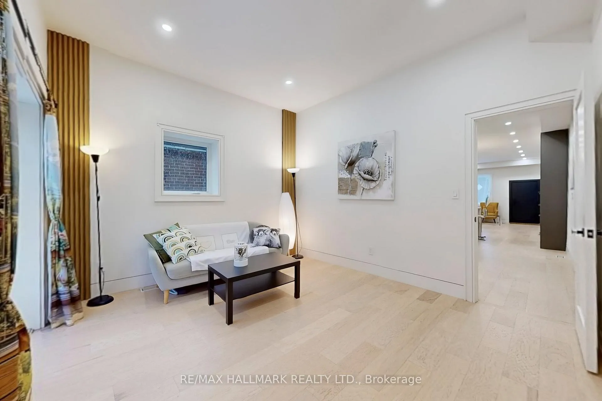 Photo 10 of 16 Mulberry Crescent, Toronto, Oakwood Village — HOMEH