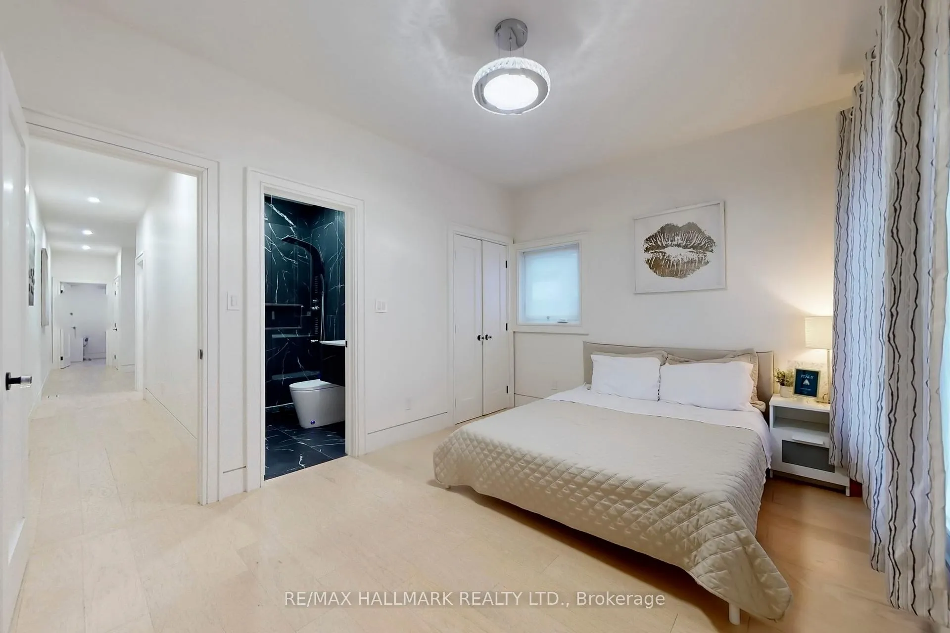 Photo 14 of 16 Mulberry Crescent, Toronto, Oakwood Village — HOMEH