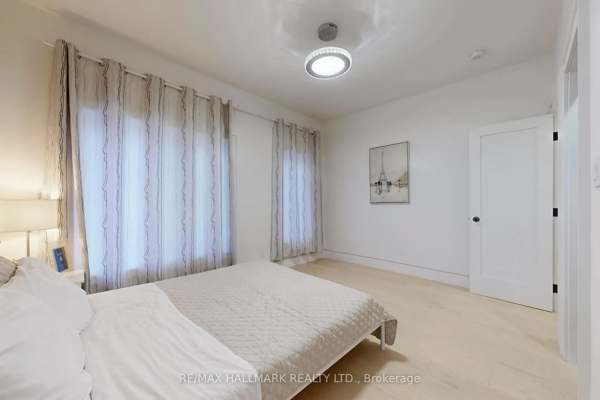 Photo 15 of 16 Mulberry Crescent, Toronto, Oakwood Village — HOMEH