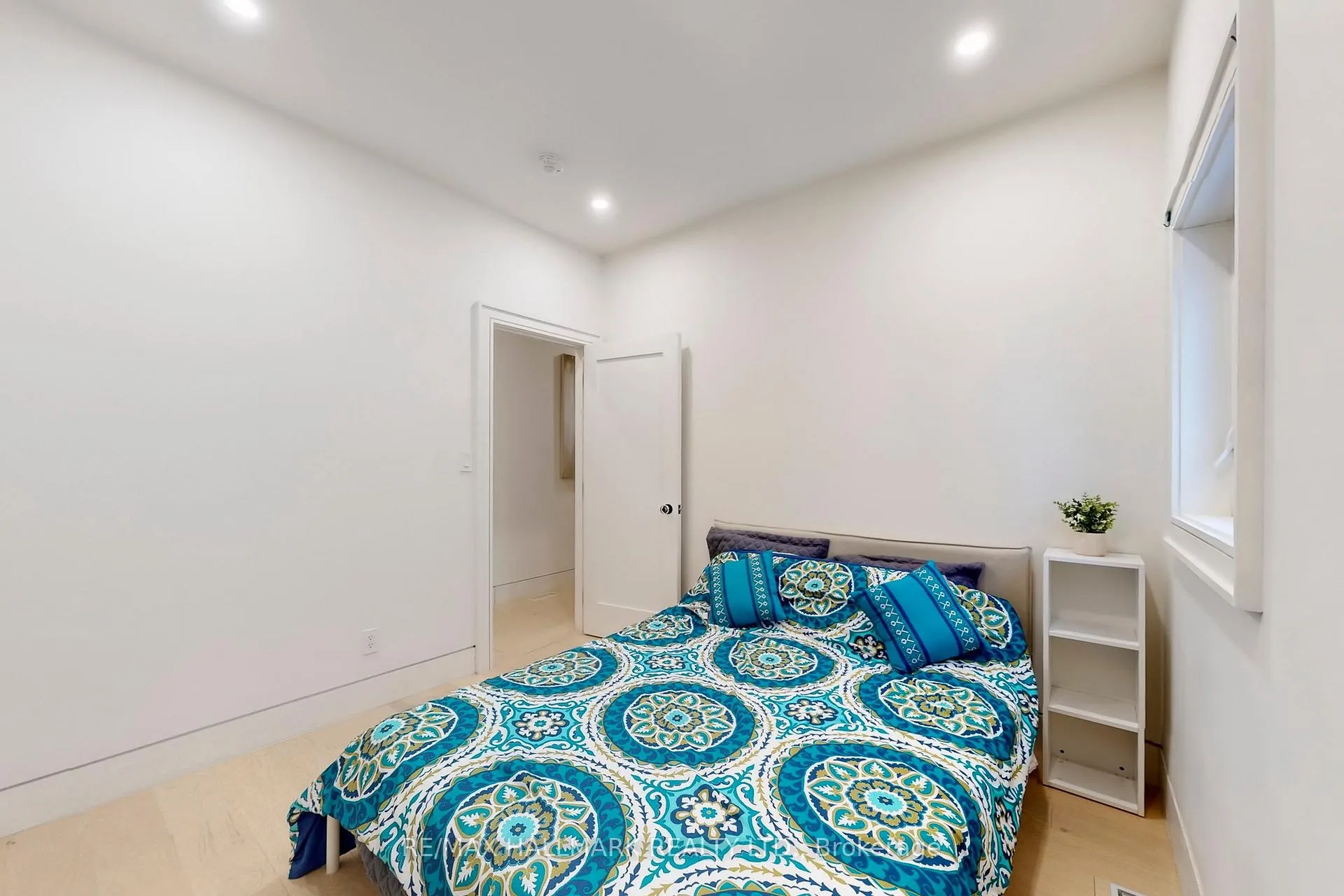 Photo 20 of 16 Mulberry Crescent, Toronto, Oakwood Village — HOMEH