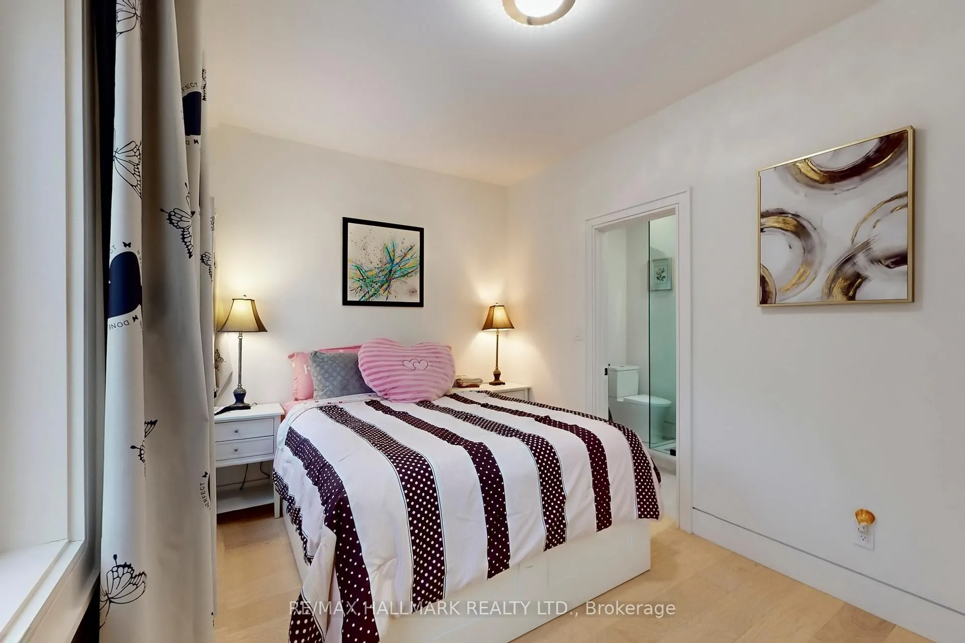 Photo 23 of 16 Mulberry Crescent, Toronto, Oakwood Village — HOMEH