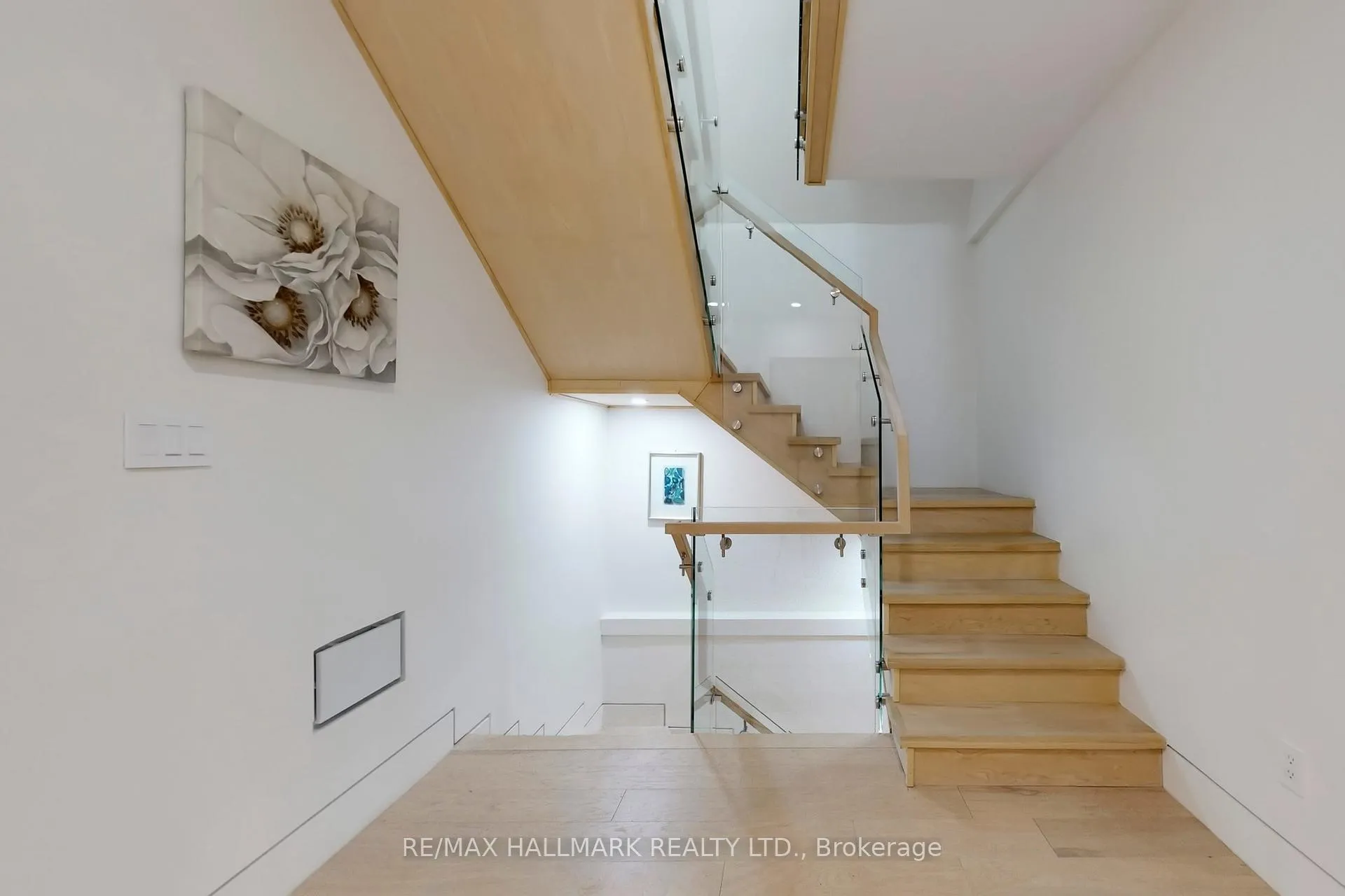 Photo 26 of 16 Mulberry Crescent, Toronto, Oakwood Village — HOMEH