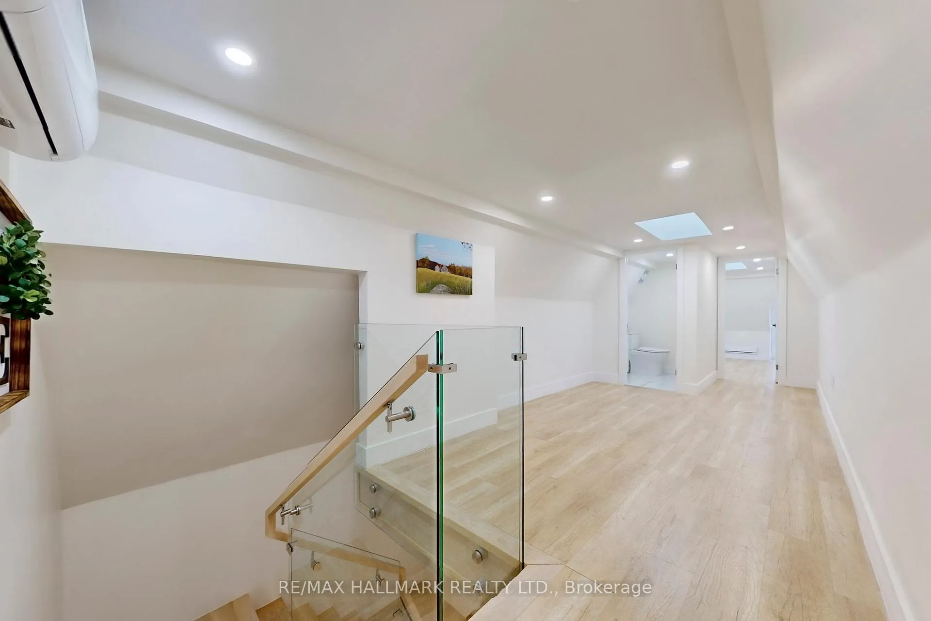 Photo 27 of 16 Mulberry Crescent, Toronto, Oakwood Village — HOMEH