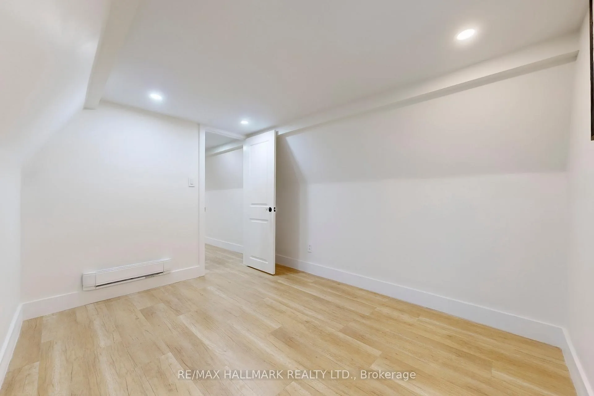 Photo 30 of 16 Mulberry Crescent, Toronto, Oakwood Village — HOMEH