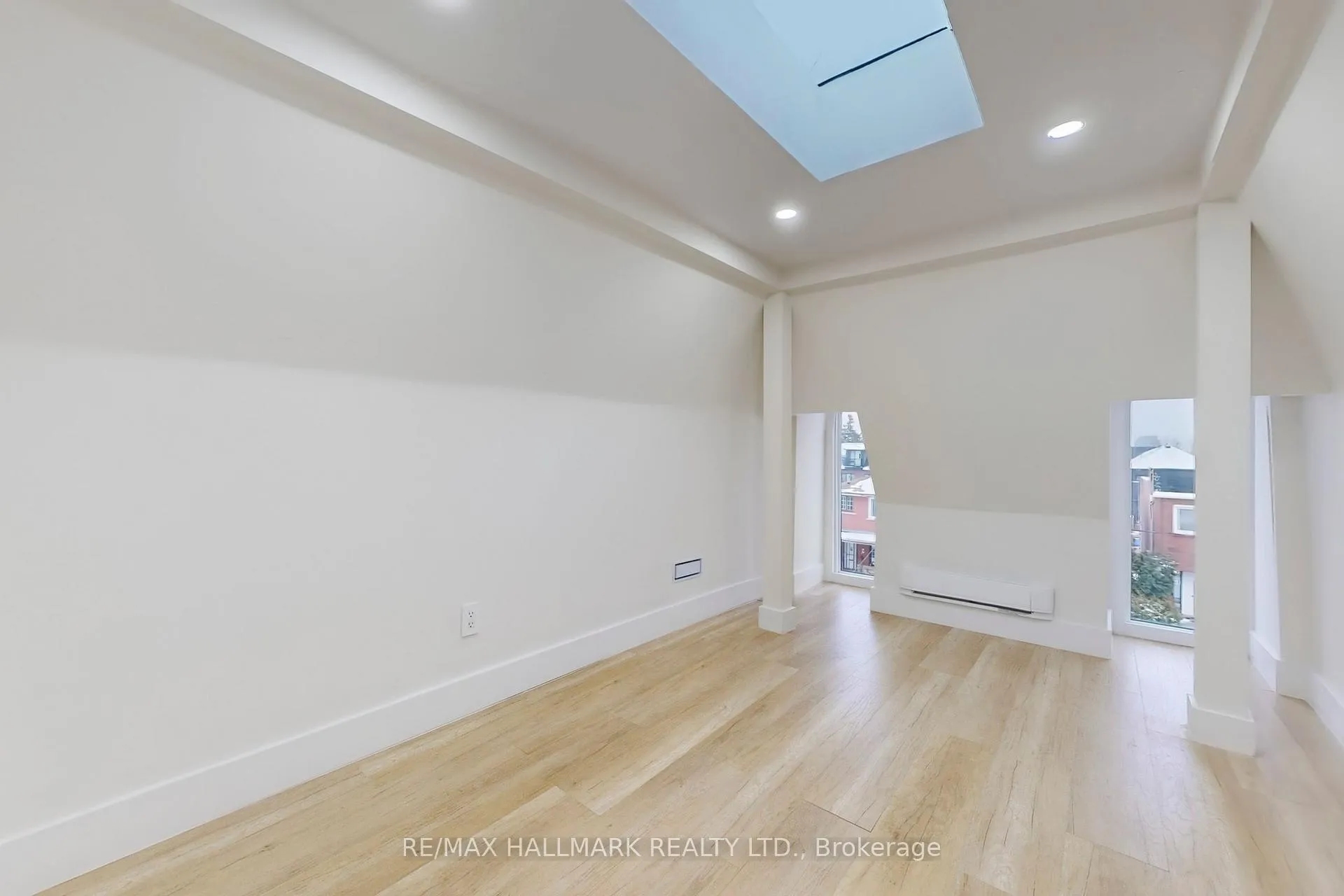 Photo 31 of 16 Mulberry Crescent, Toronto, Oakwood Village — HOMEH