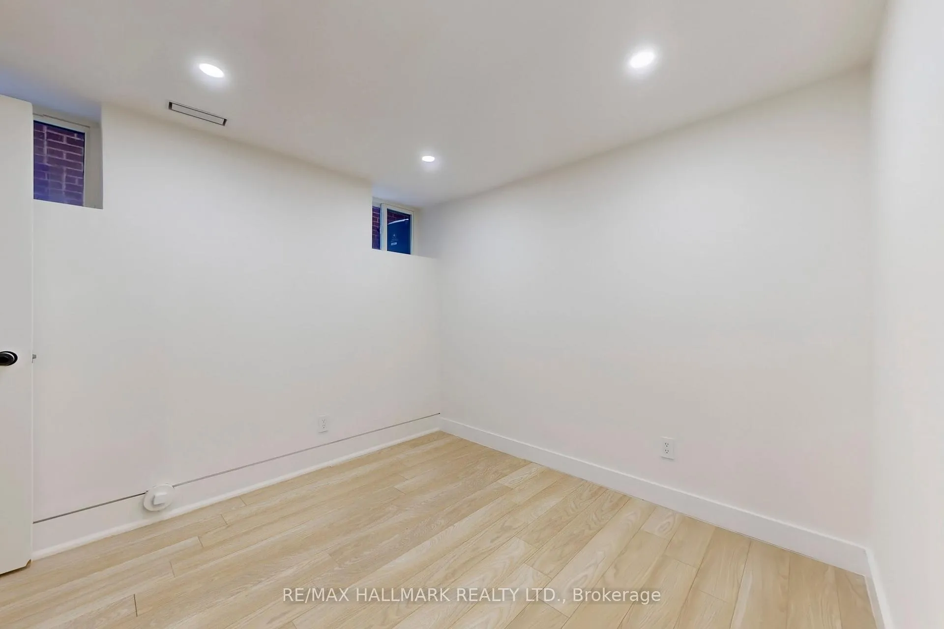 Photo 34 of 16 Mulberry Crescent, Toronto, Oakwood Village — HOMEH