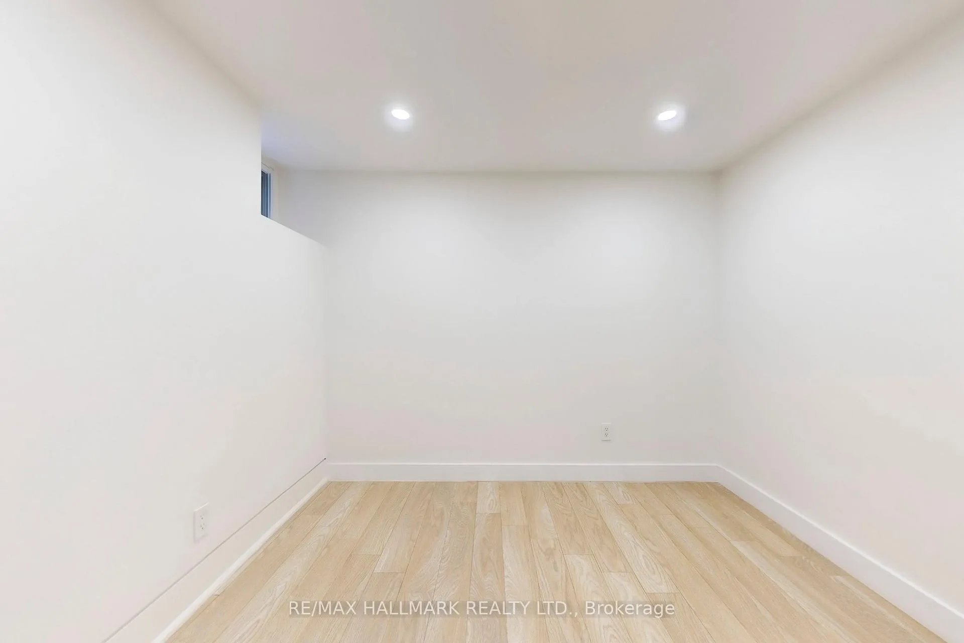 Photo 35 of 16 Mulberry Crescent, Toronto, Oakwood Village — HOMEH