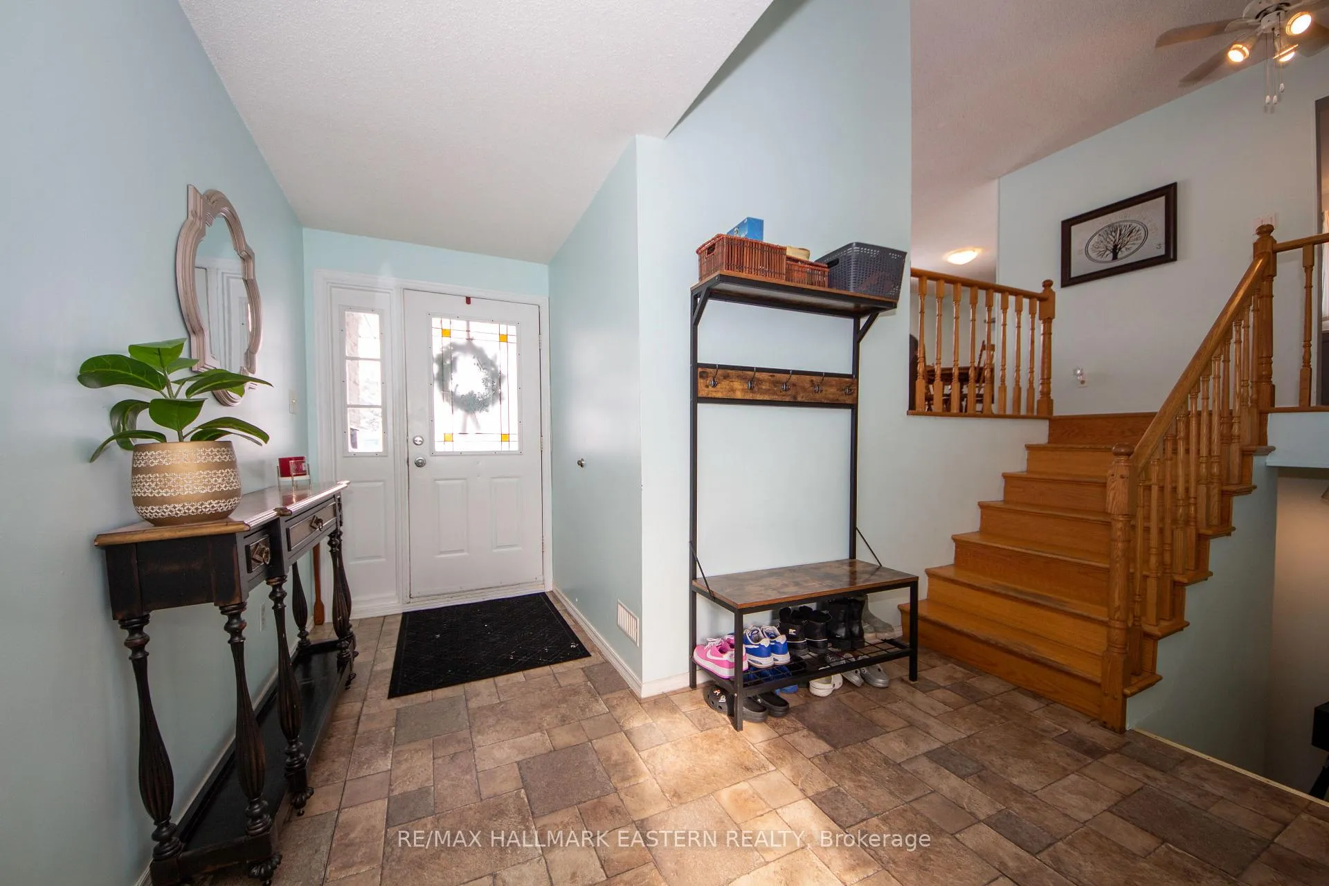 Photo 2 of 2229 Lynhaven Road, Peterborough, Monaghan Ward 2 — HOMEH