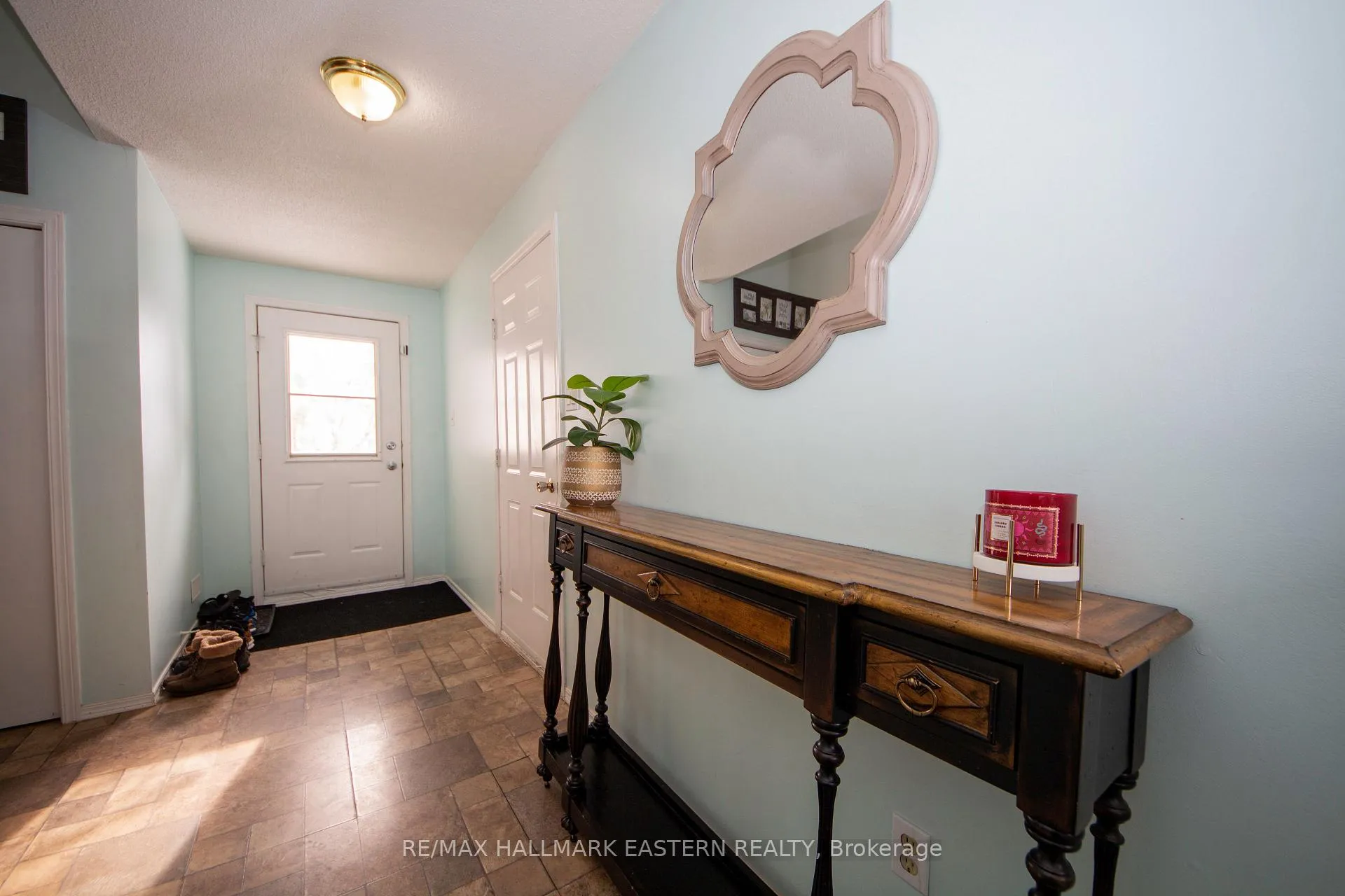 Photo 4 of 2229 Lynhaven Road, Peterborough, Monaghan Ward 2 — HOMEH
