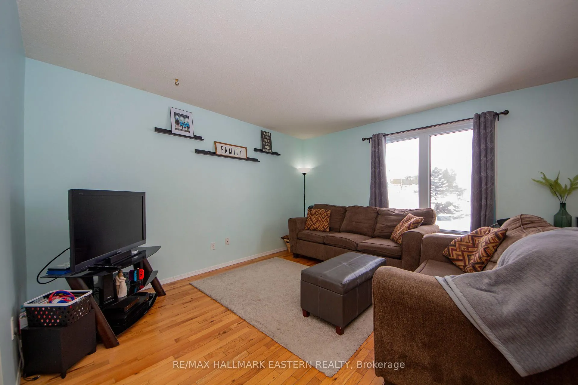 Photo 8 of 2229 Lynhaven Road, Peterborough, Monaghan Ward 2 — HOMEH