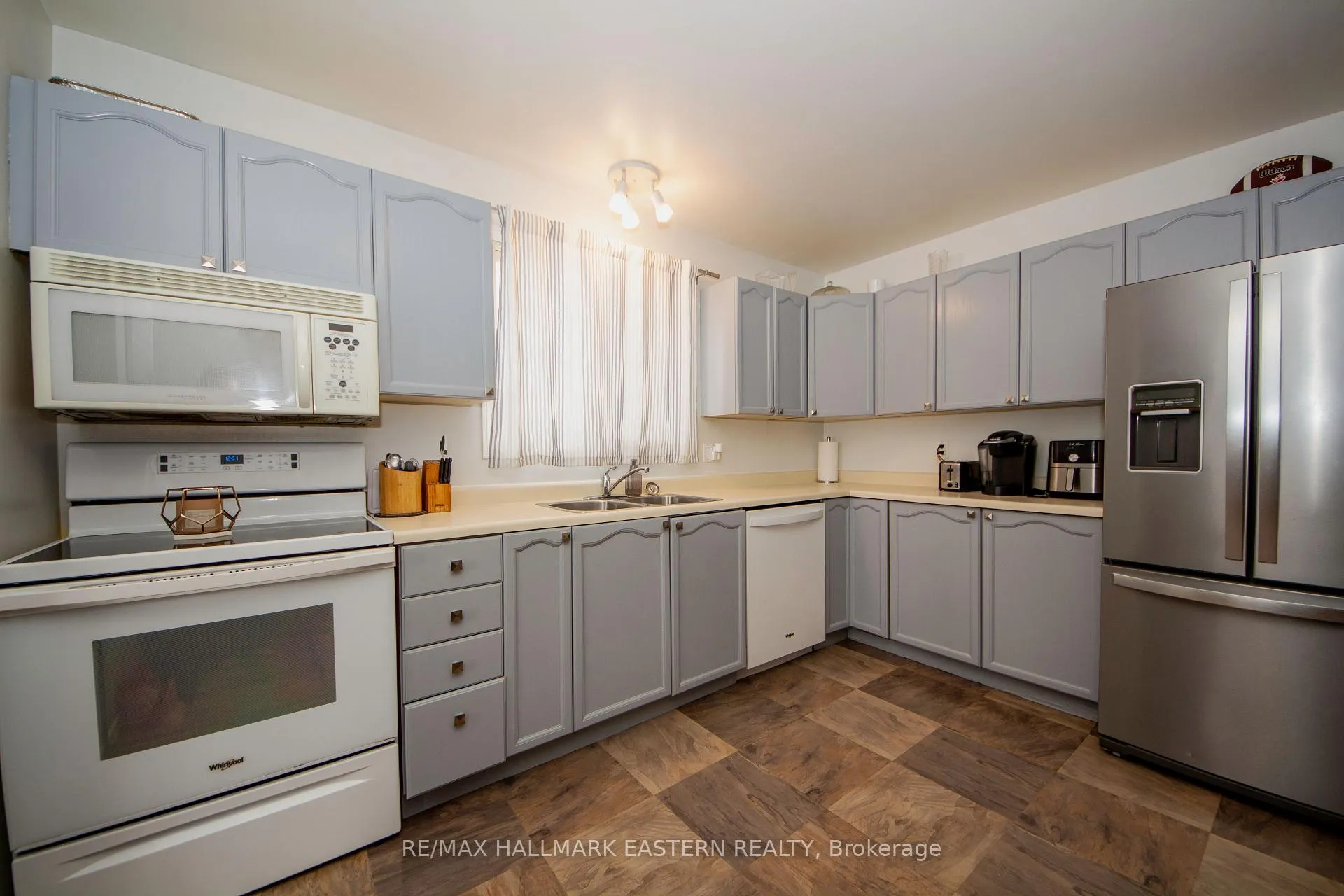 Photo 11 of 2229 Lynhaven Road, Peterborough, Monaghan Ward 2 — HOMEH
