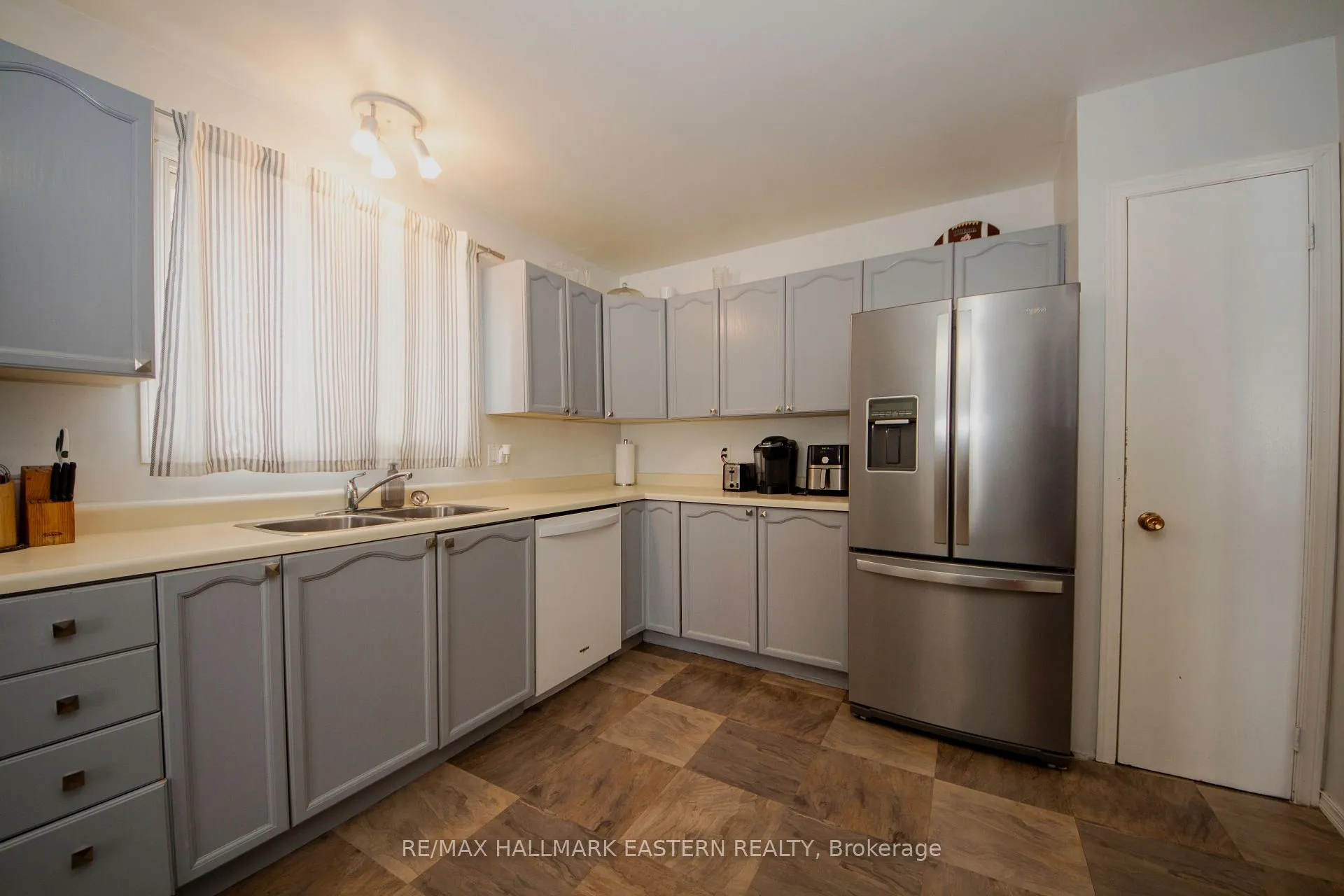 Photo 13 of 2229 Lynhaven Road, Peterborough, Monaghan Ward 2 — HOMEH