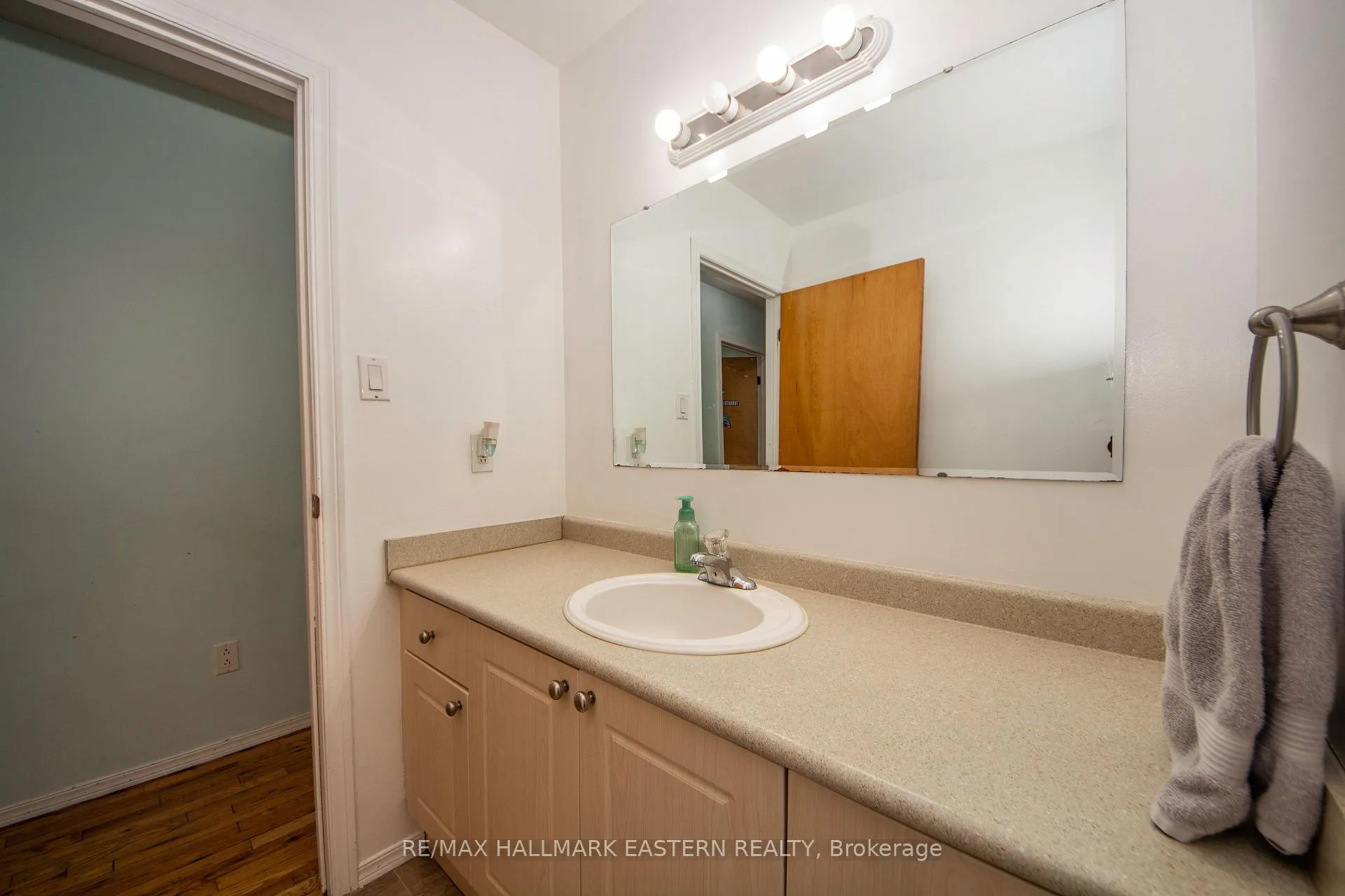 Photo 15 of 2229 Lynhaven Road, Peterborough, Monaghan Ward 2 — HOMEH