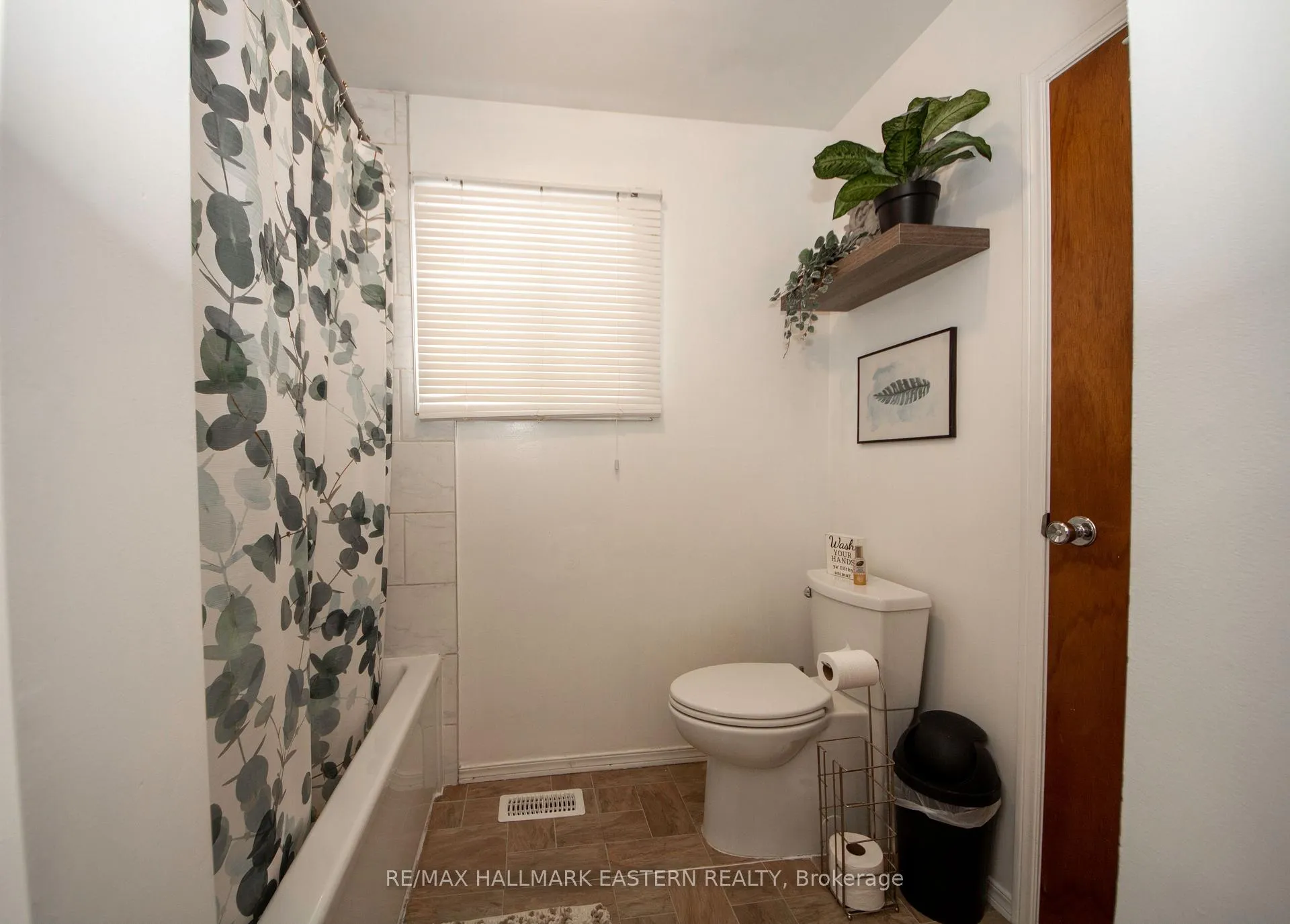 Photo 16 of 2229 Lynhaven Road, Peterborough, Monaghan Ward 2 — HOMEH