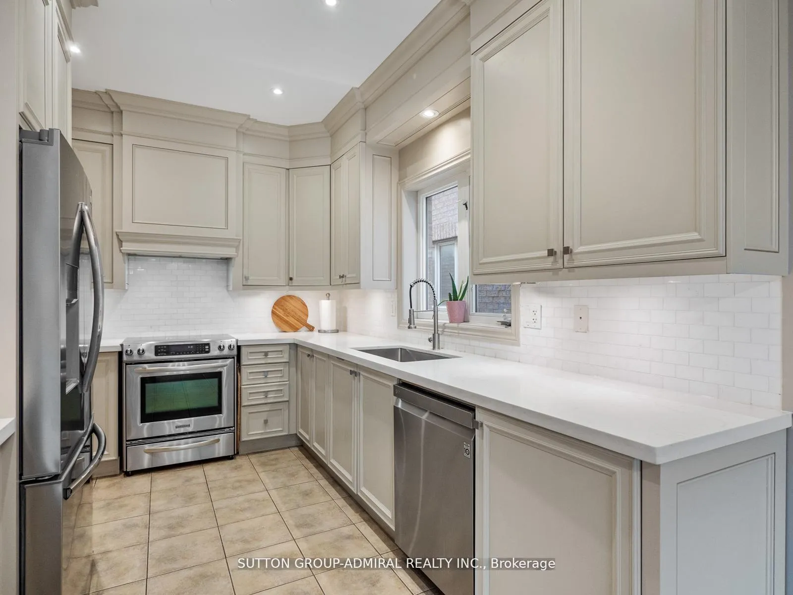 Photo 7 of 192 Chayna Crescent, Vaughan, Patterson — HOMEH