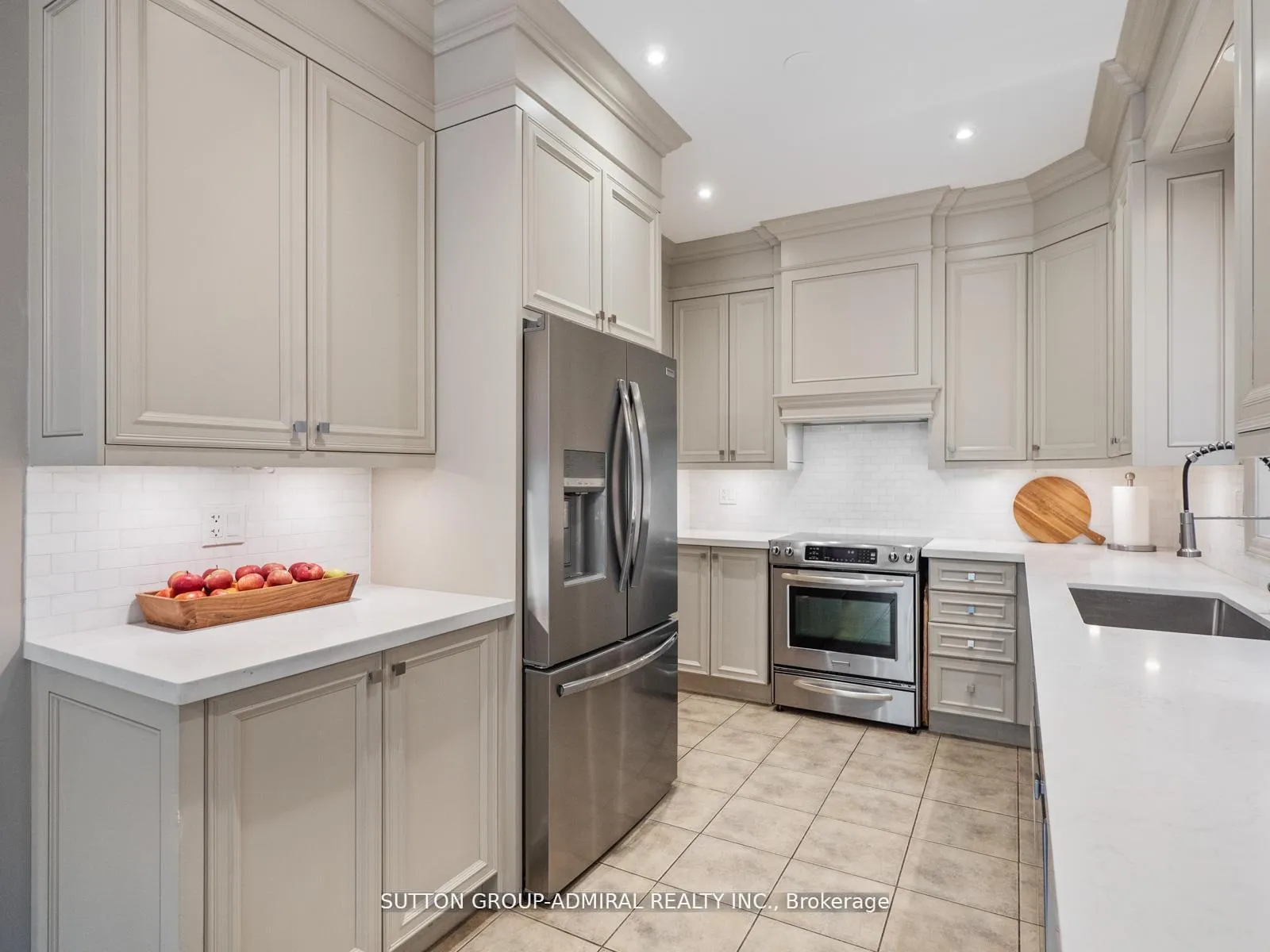 Photo 8 of 192 Chayna Crescent, Vaughan, Patterson — HOMEH