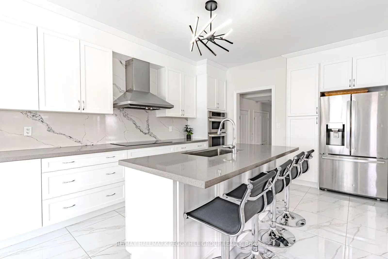Photo 4 of 12 Valleybrook Road, Barrie, Rural Barrie Southeast — HOMEH