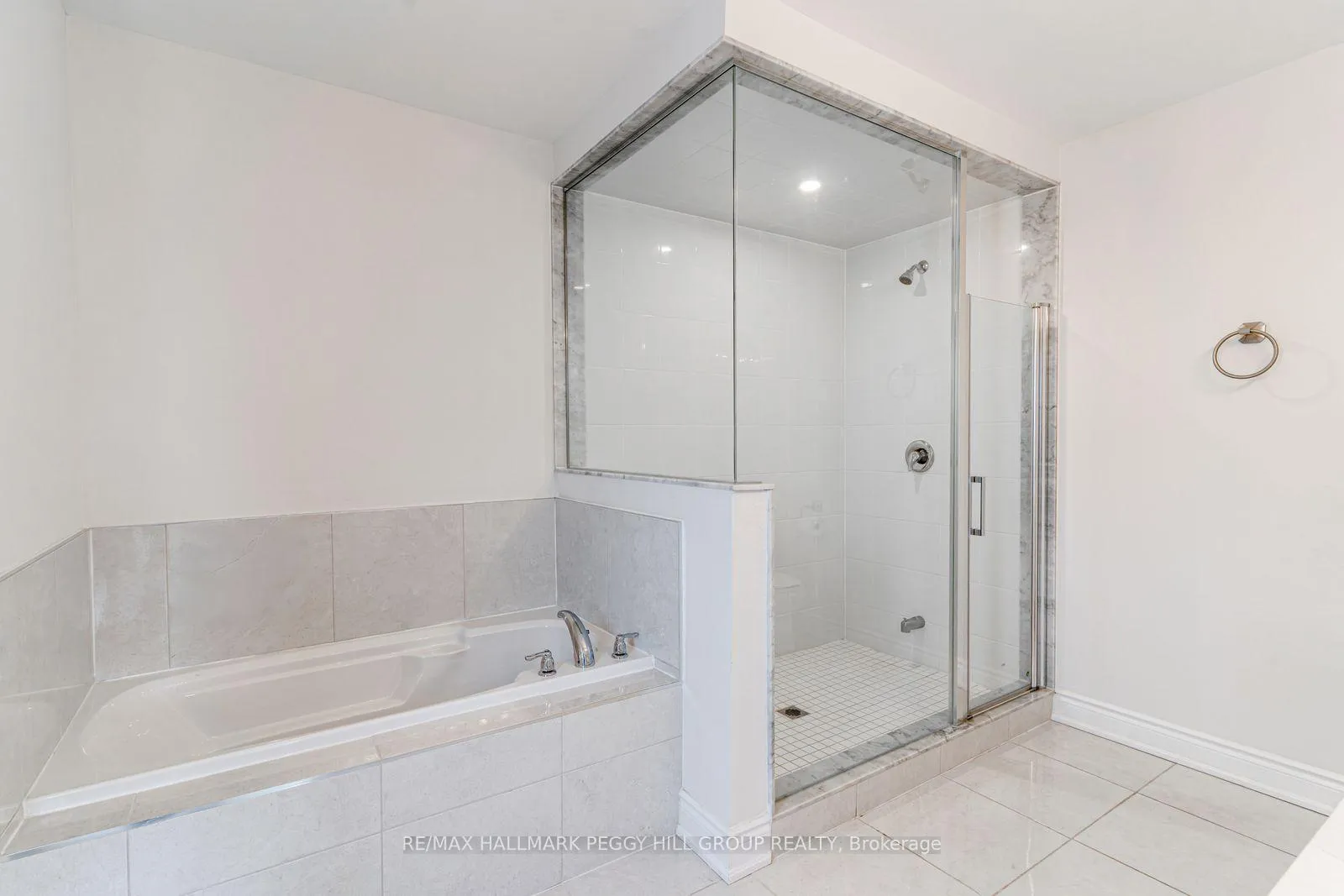 Photo 8 of 12 Valleybrook Road, Barrie, Rural Barrie Southeast — HOMEH