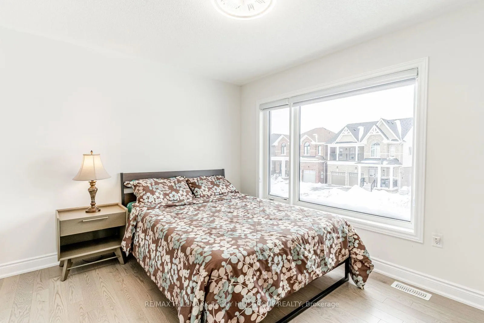 Photo 11 of 12 Valleybrook Road, Barrie, Rural Barrie Southeast — HOMEH