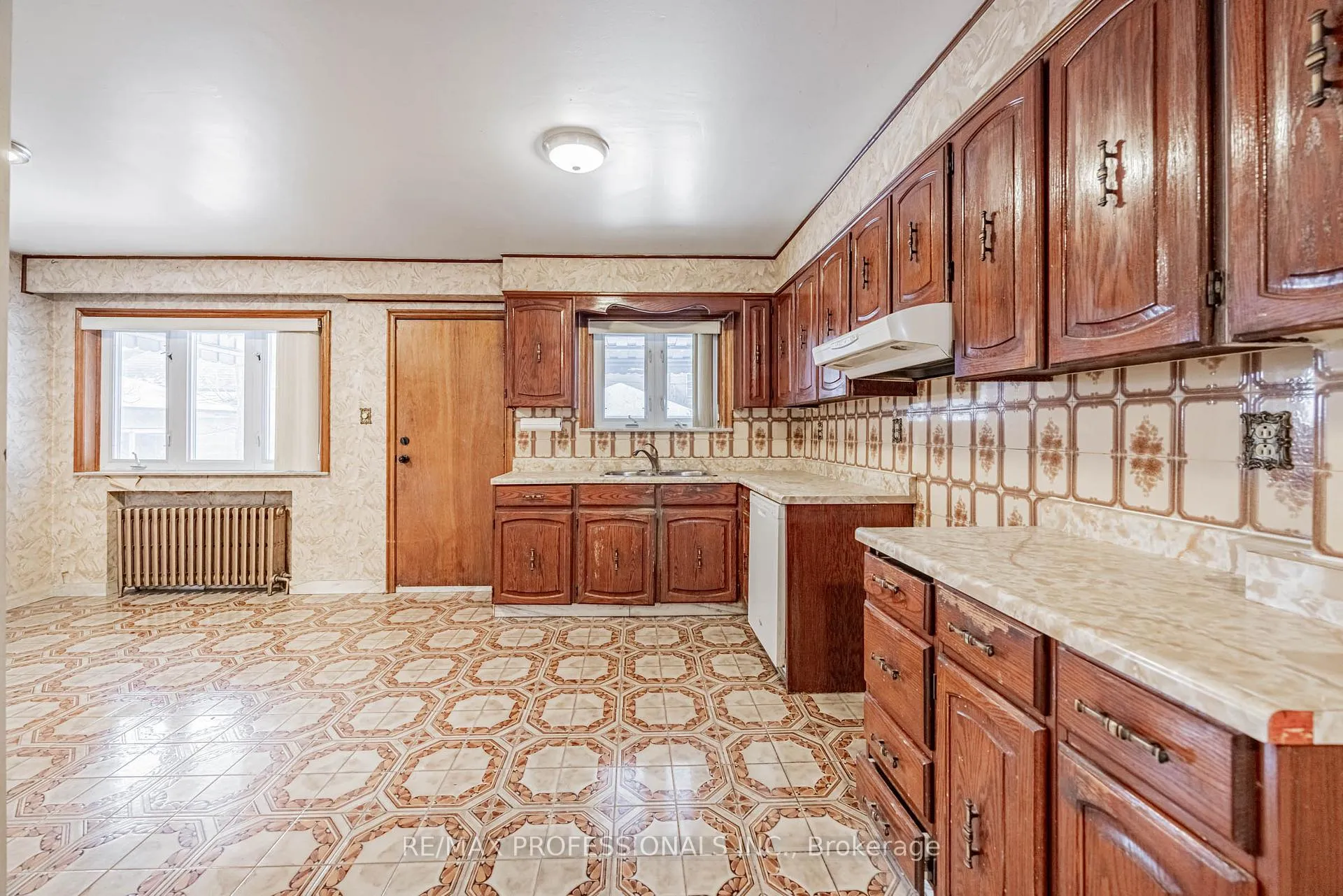Photo 11 of 560 Atlas Avenue, Toronto, Oakwood Village — HOMEH